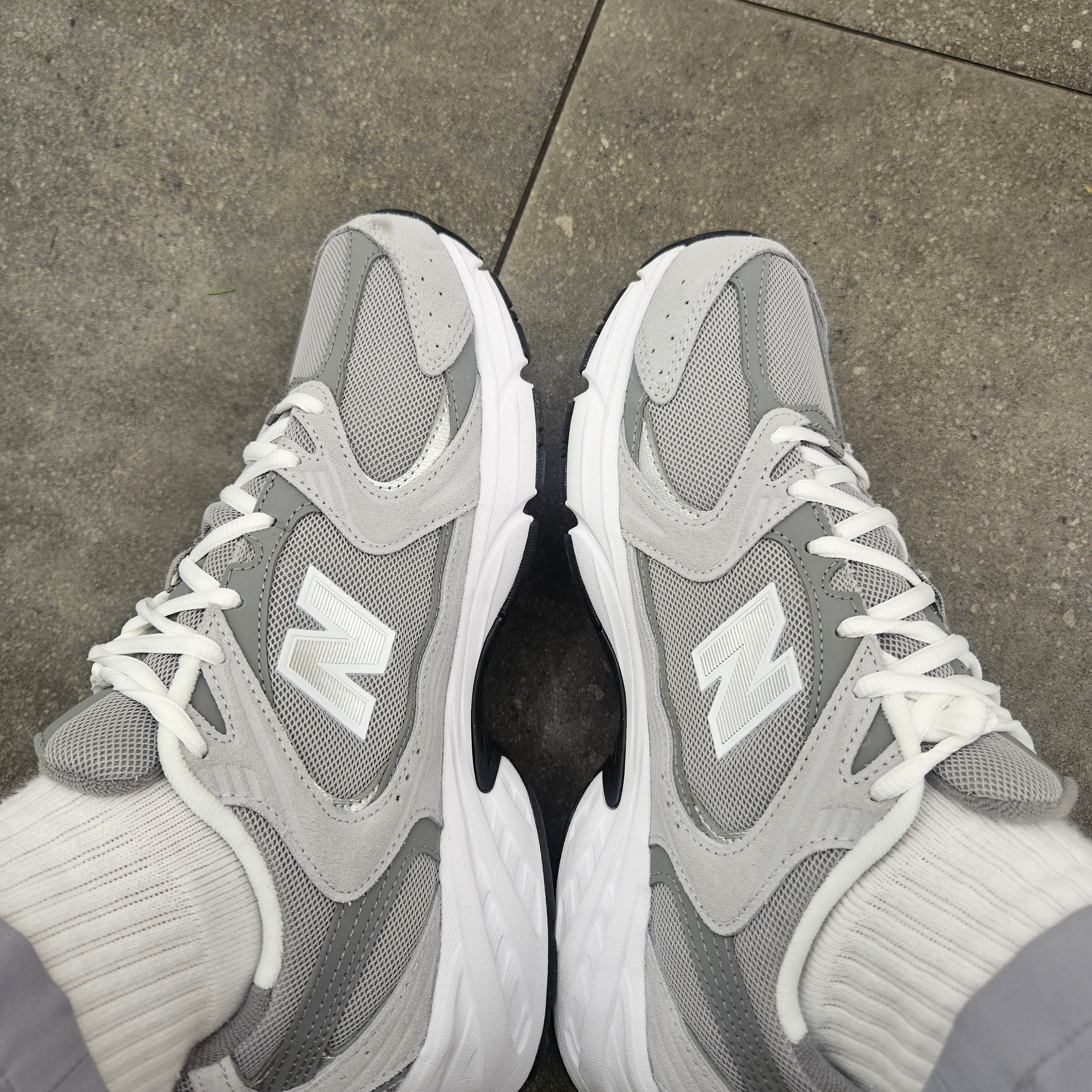 New Balance 530 Grey 착용 스타일 - 1