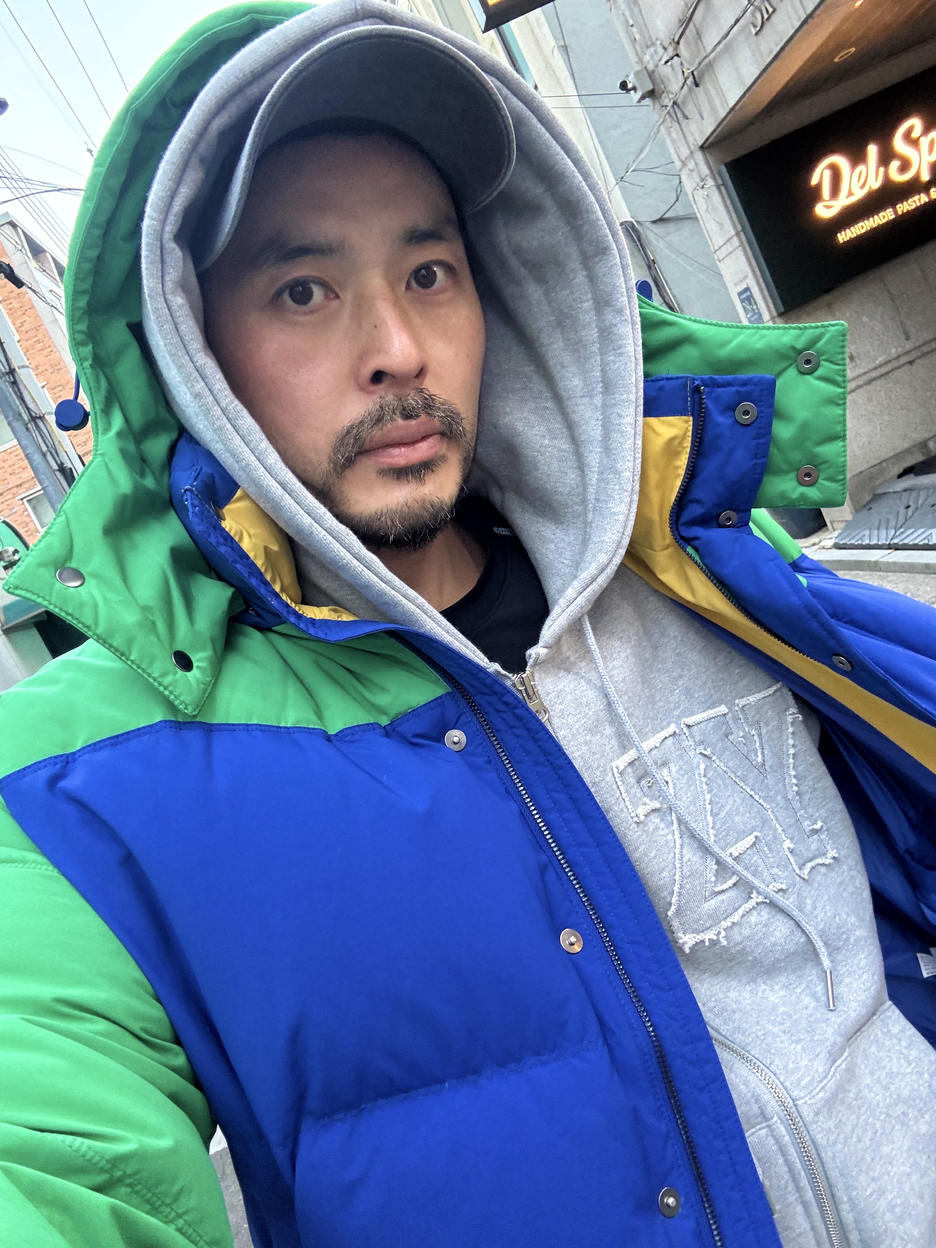 Zara x Ader Error Color Block Jacket Green Blue 착용 스타일 - 5