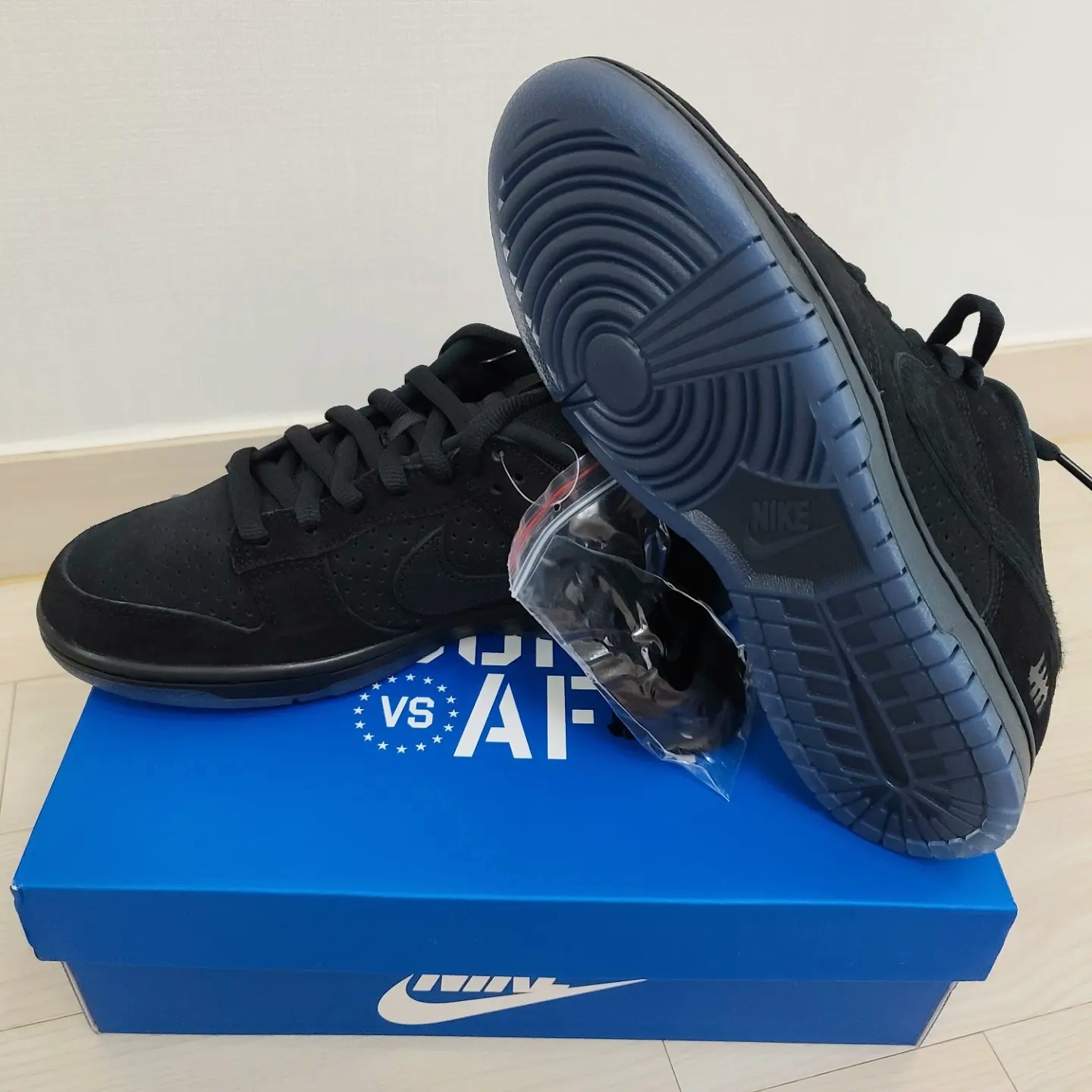Nike x Undefeated Dunk Low SP 5 On It Black 착용 스타일 - 1
