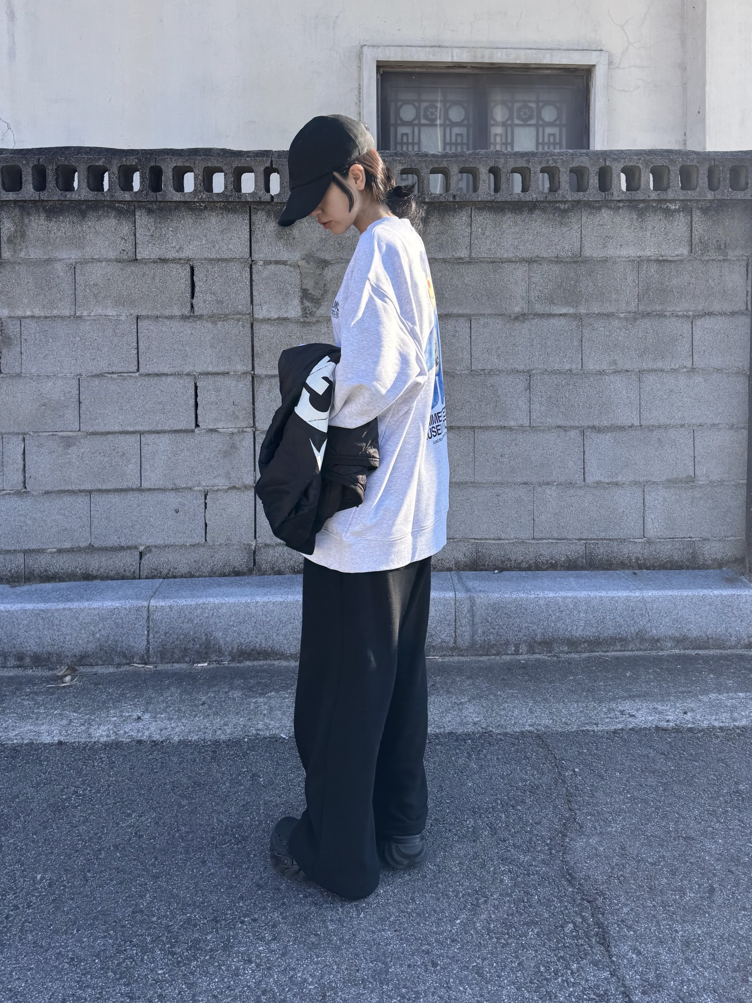 Crocs x Feng Chen Wang Echo Clog Black, CDG x Alpha Industries Liner Jacket Black 착용 스타일