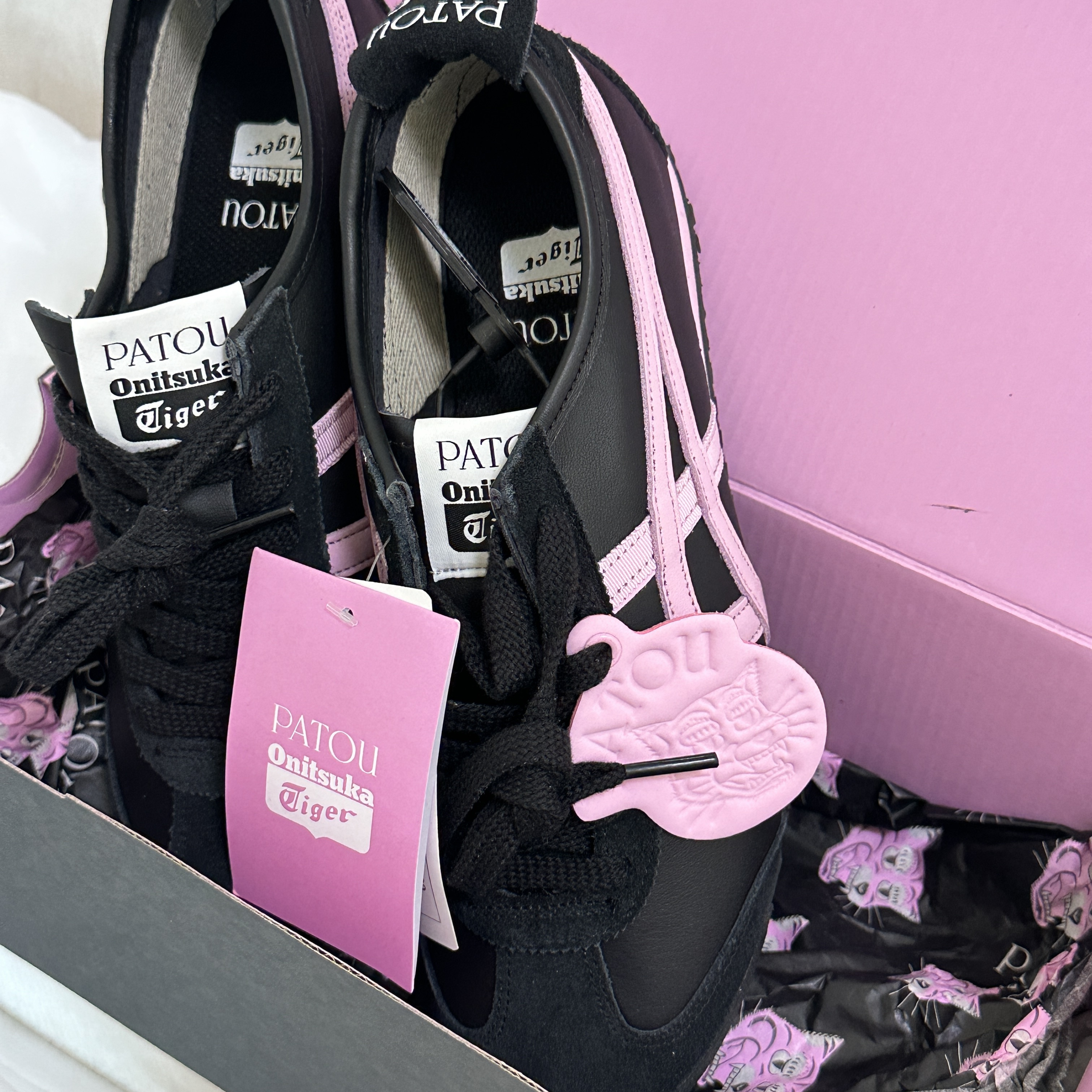 Onitsuka Tiger x Patou Mexico 66 Black Cotton Candy, (W) Toteme Twisted Seam Denim Faded Black 착용 스타일 - 2
