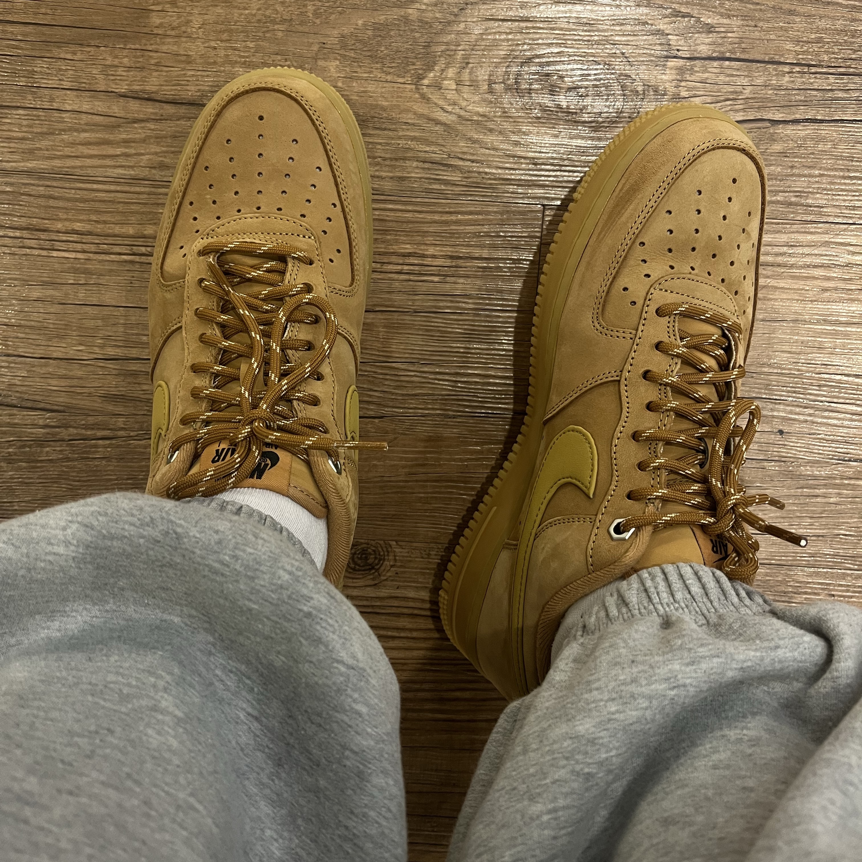 Nike Air Force 1 '07 WB Flax 착용 스타일