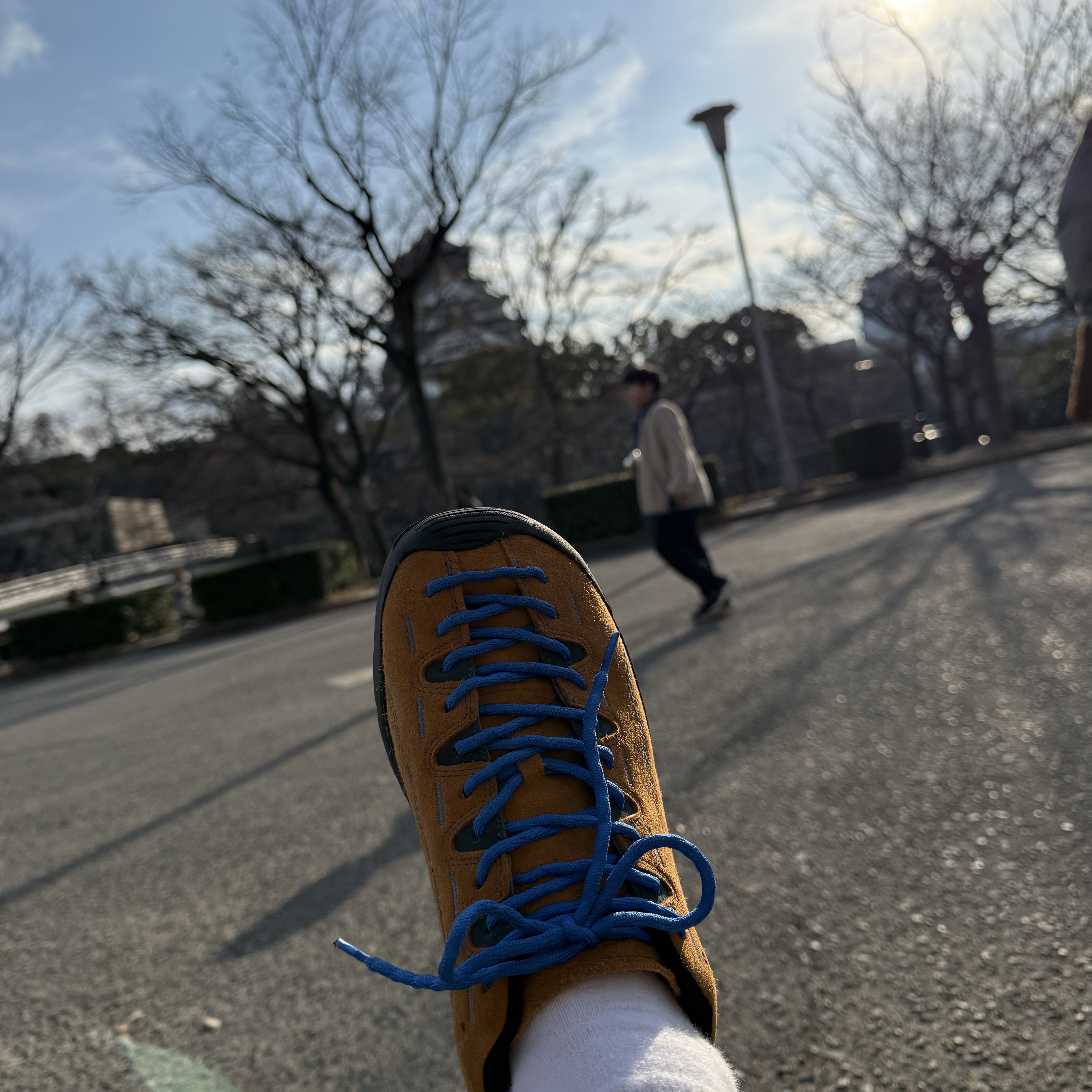 Keen Jasper Suede Sneakers Camel 착용 스타일