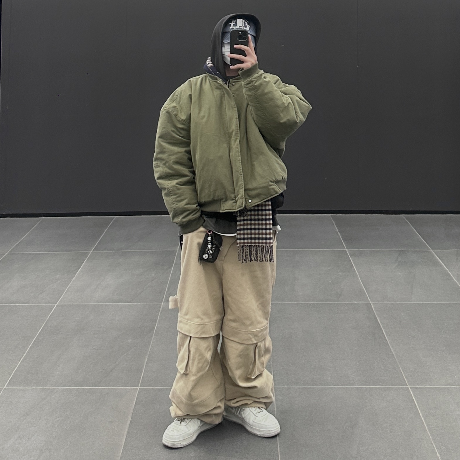 Nonnod Sulfur Dye Serge Bomber Jacket Vintage Khaki 착용 스타일 - 3