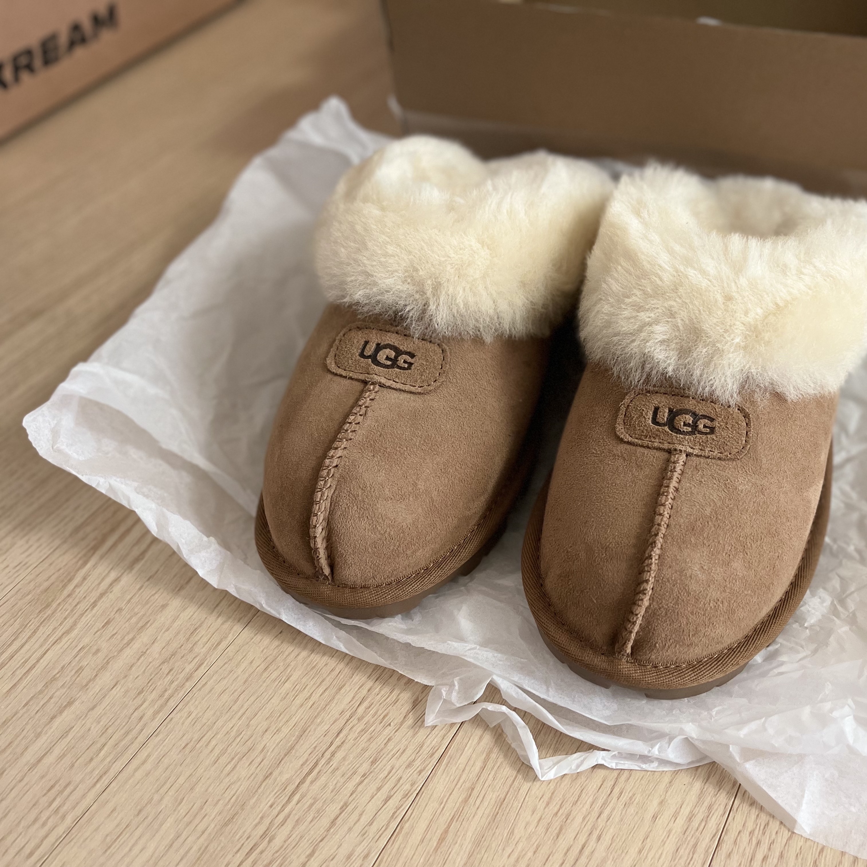 (W) UGG Coquette Slipper Chestnut 착용 스타일
