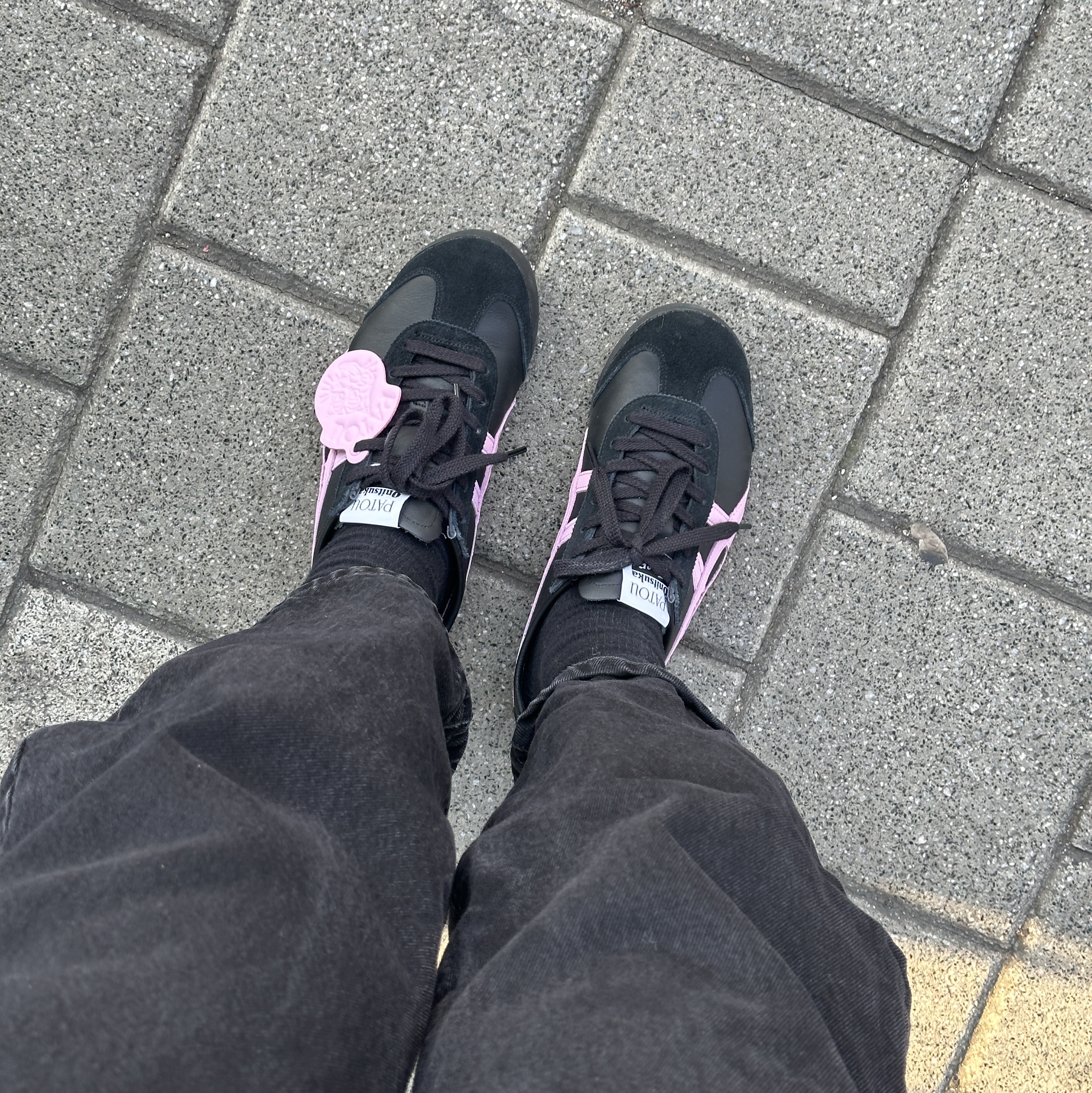 Onitsuka Tiger x Patou Mexico 66 Black Cotton Candy, (W) Toteme Twisted Seam Denim Faded Black 착용 스타일 - 1