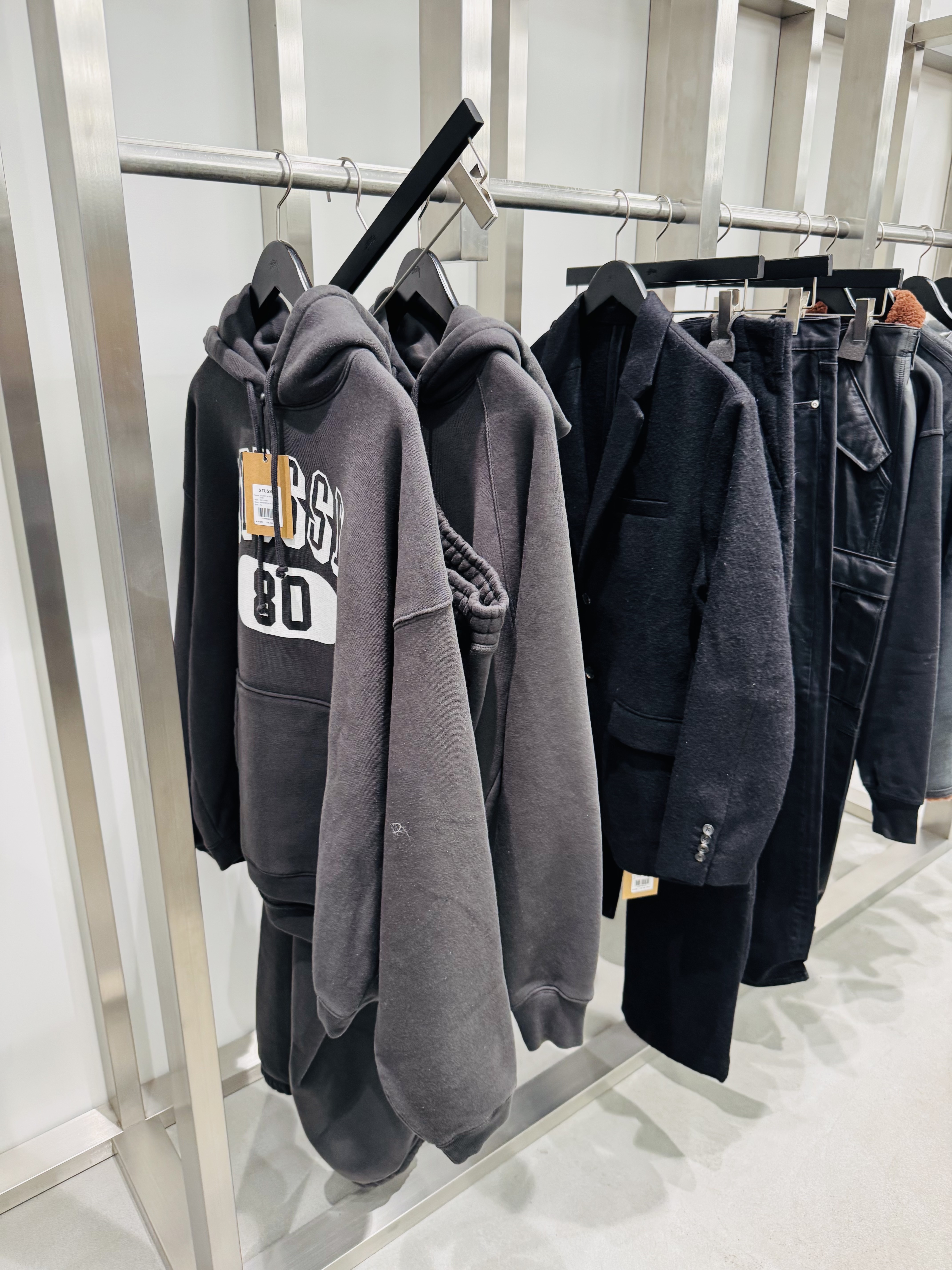 Ader Error x Zara Pleated Cap Beige, Zara x Ader Error Oversize Sweater Grey 착용 스타일 - 6