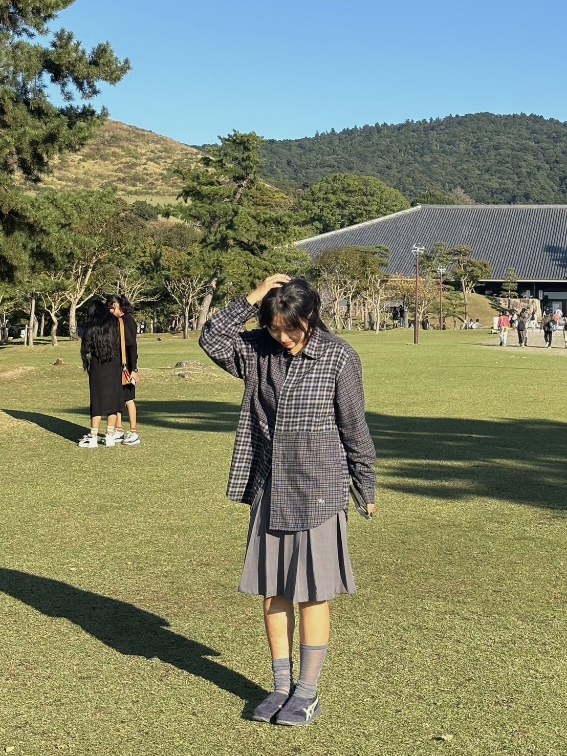 Uniqlo x JW Anderson Flannel Shirt Long Sleeve Regular Collar A Dark Gray - KR, Asics Life Walker 010 Navy Blue - 3E Wide 착용 스타일 - 2