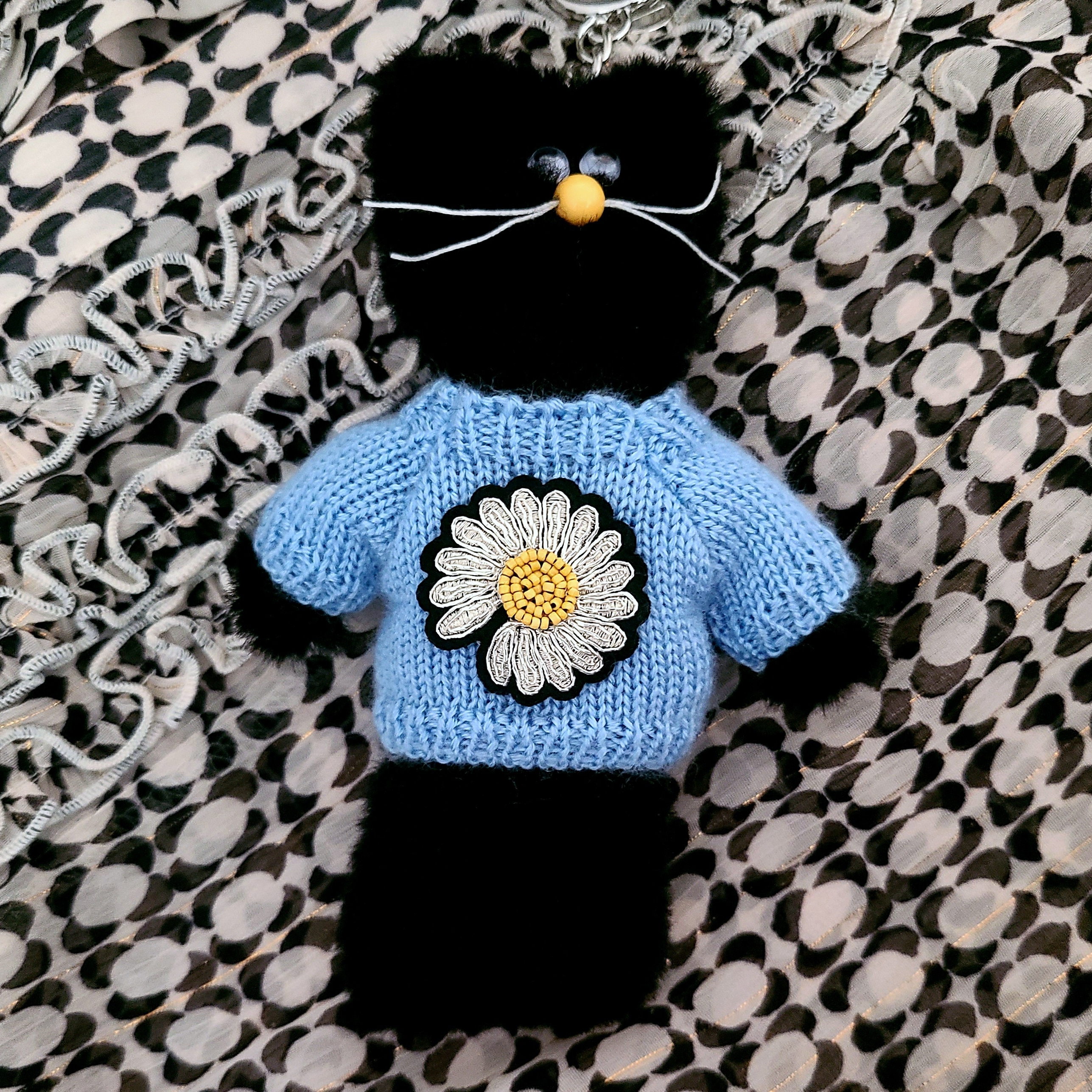Monamhee x Peaceminusone Daihee Plush Keyring 착용 스타일 - 2