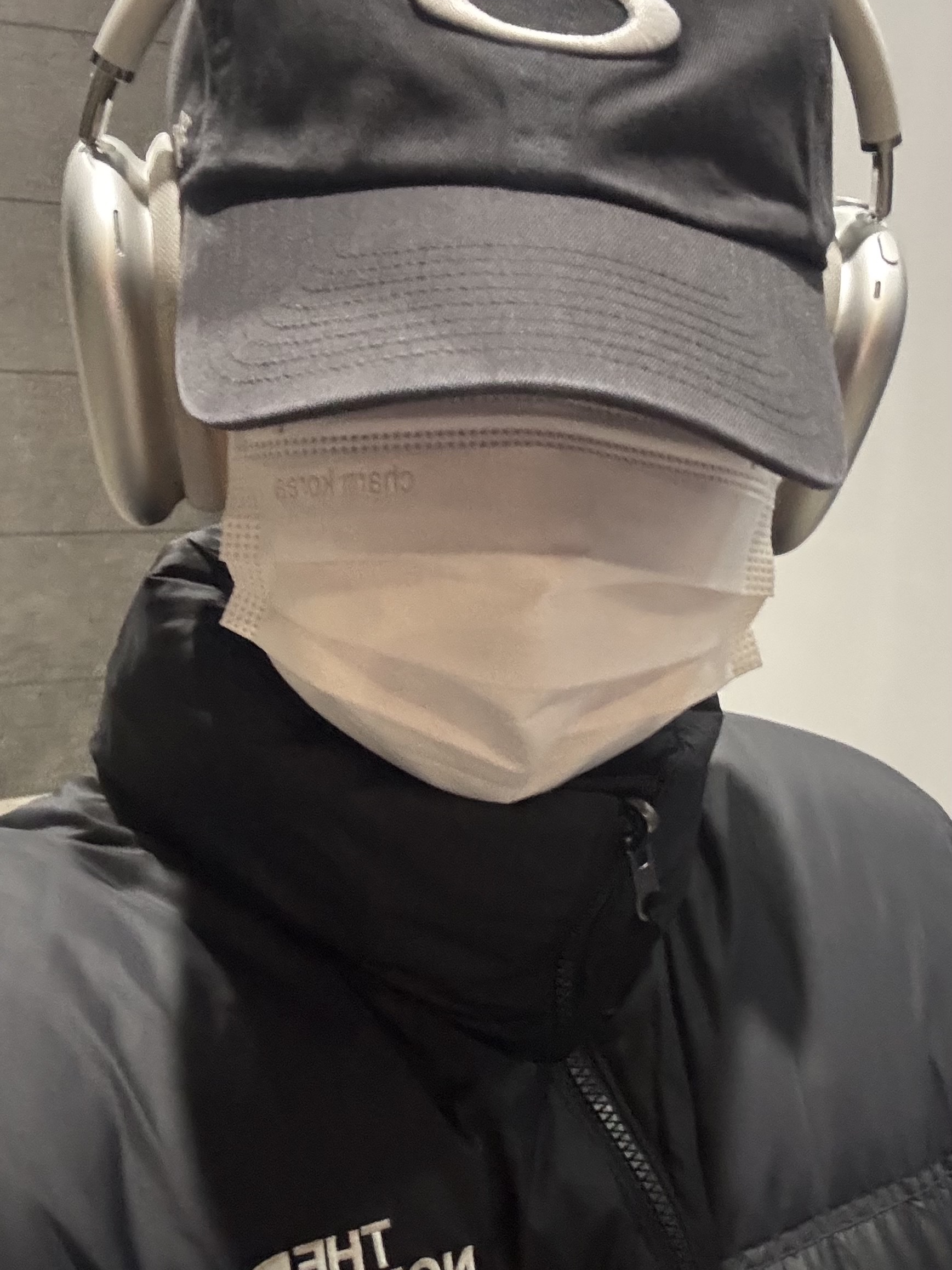 Oakley Remix Dad Hat Blackout, Apple AirPods Max Lightning Silver (Korean Ver.) 착용 스타일 - 1