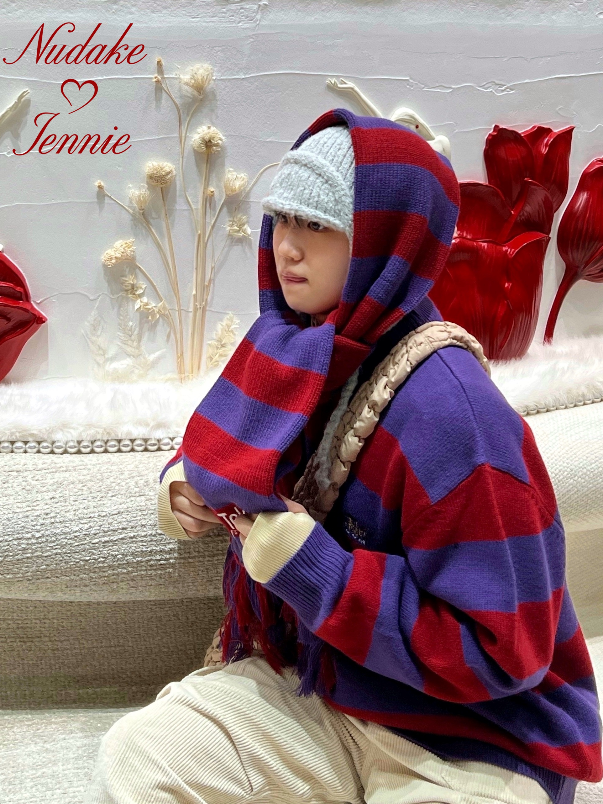 Teket Pajama Scarf Red, COS Quilted Oversized Shoulder Bag Beige 착용 스타일 - 1