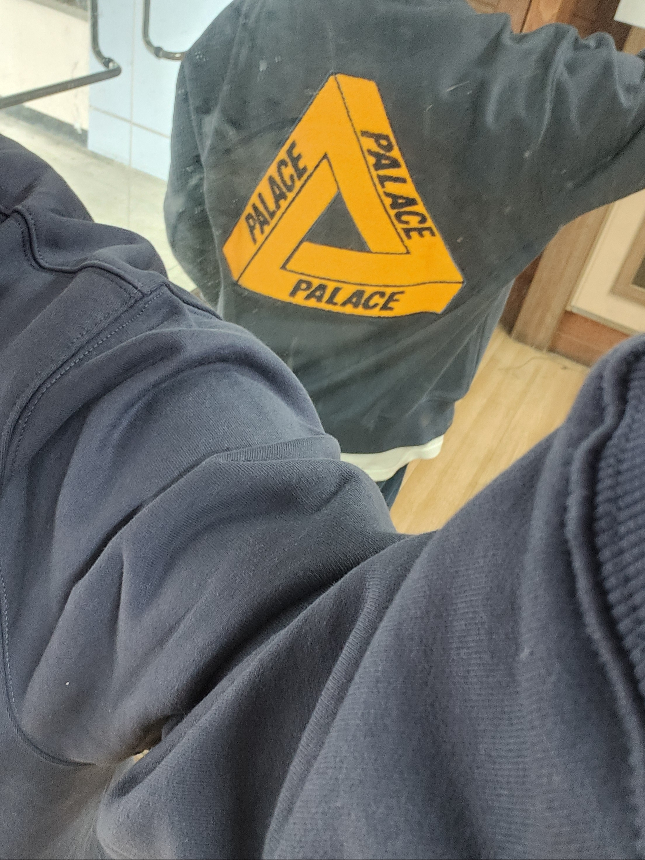 Palace Fleece Tri-Ferg Crew Navy - 23SS, Nike x Supreme Air Force 1 Low White 착용 스타일 - 2