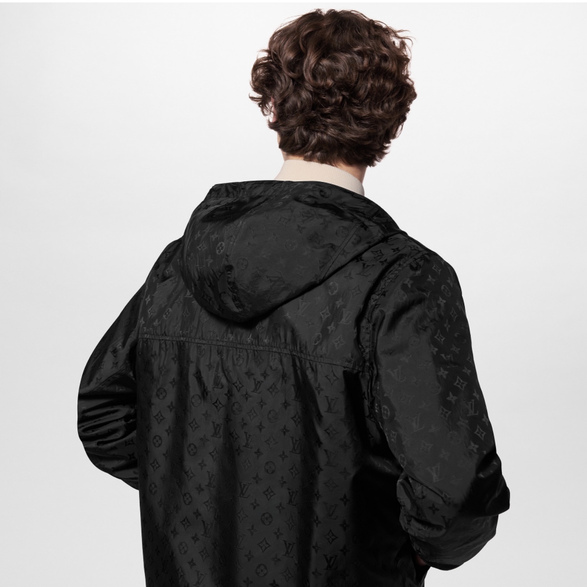 Louis Vuitton Monogram Reversible Nylon Windbreaker Black 착용 스타일 - 2