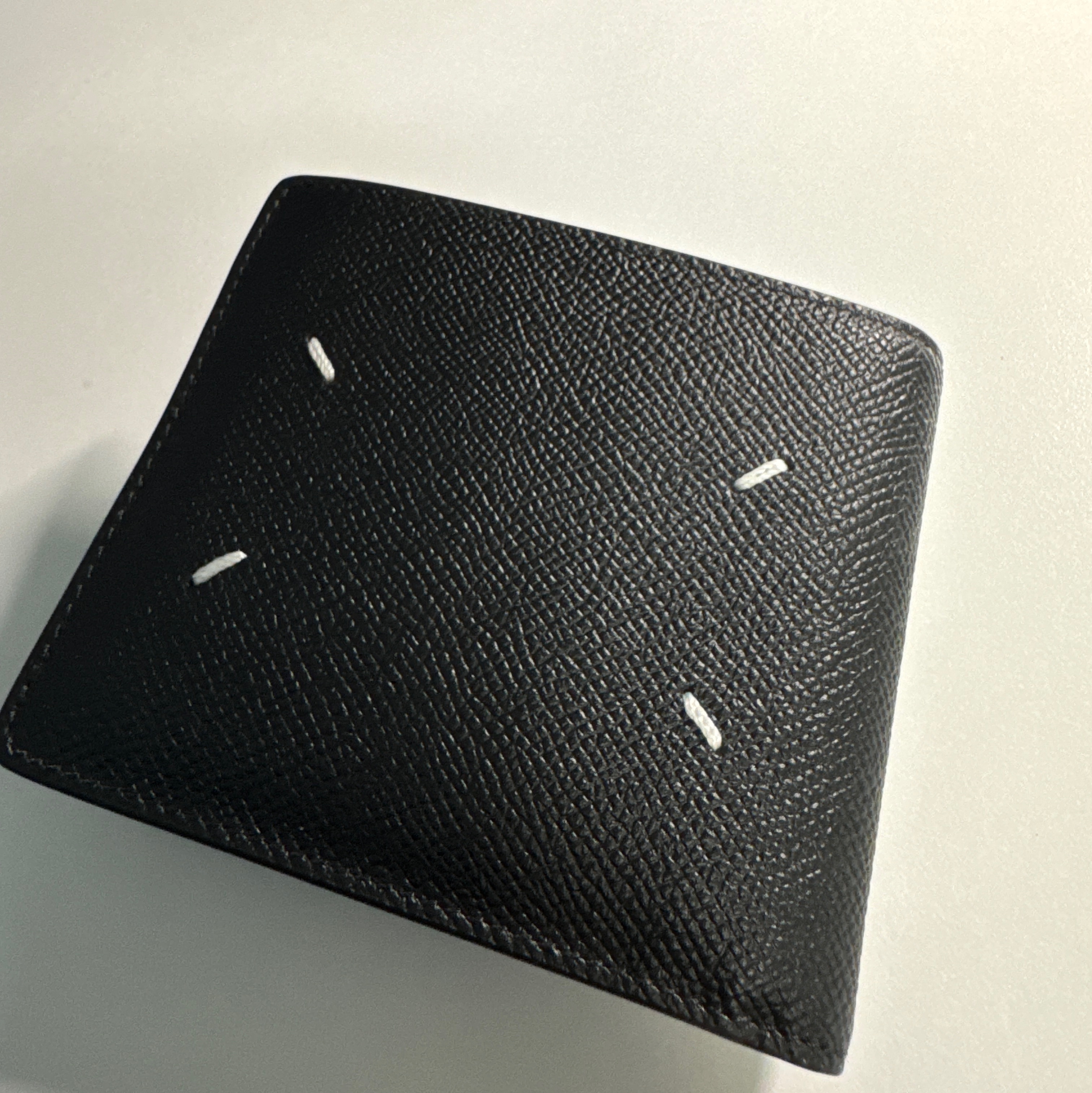 Maison Margiela Bovine Leather Bi-Fold Wallet Black 착용 스타일
