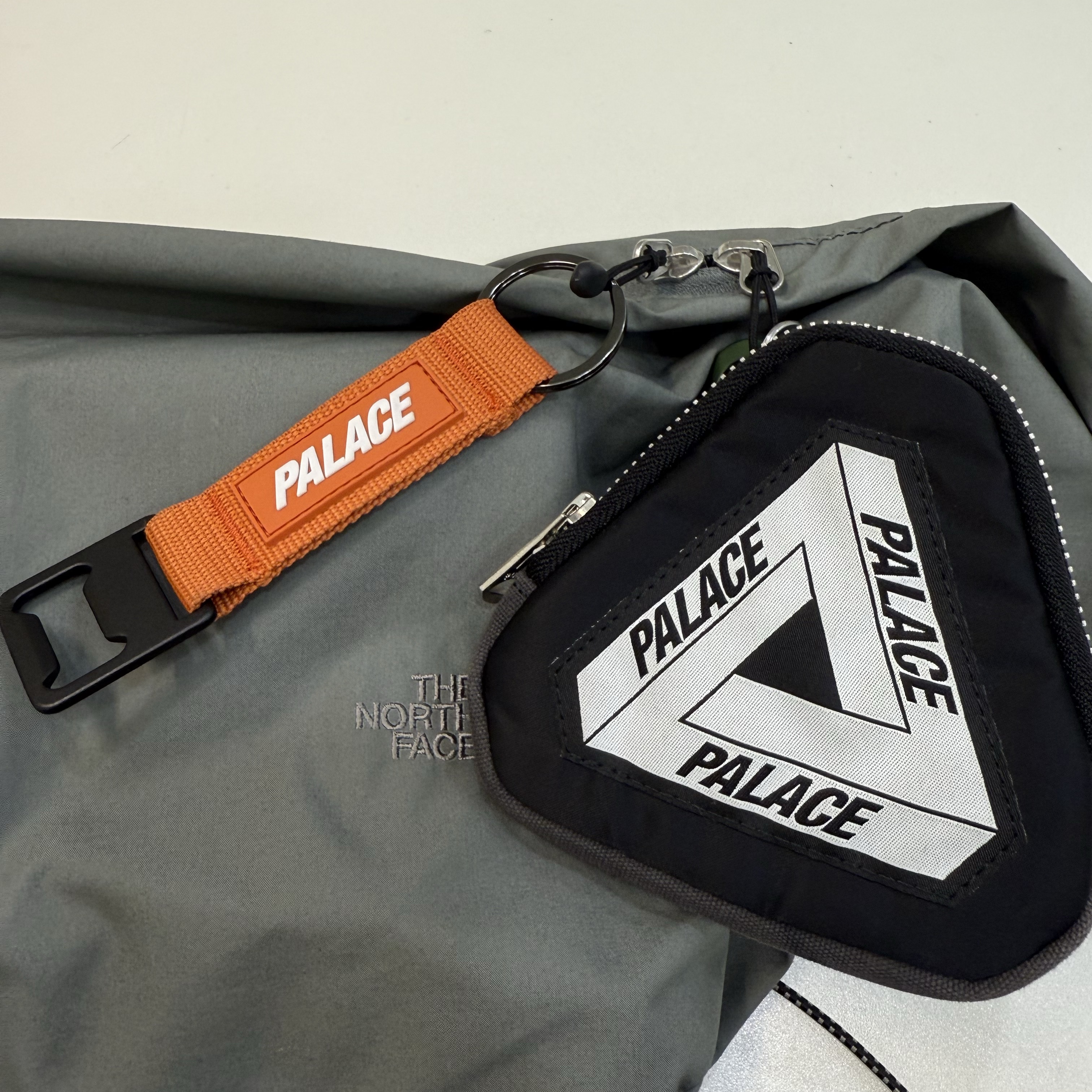 Palace x Porter Zip Coin Wallet Black 착용 스타일