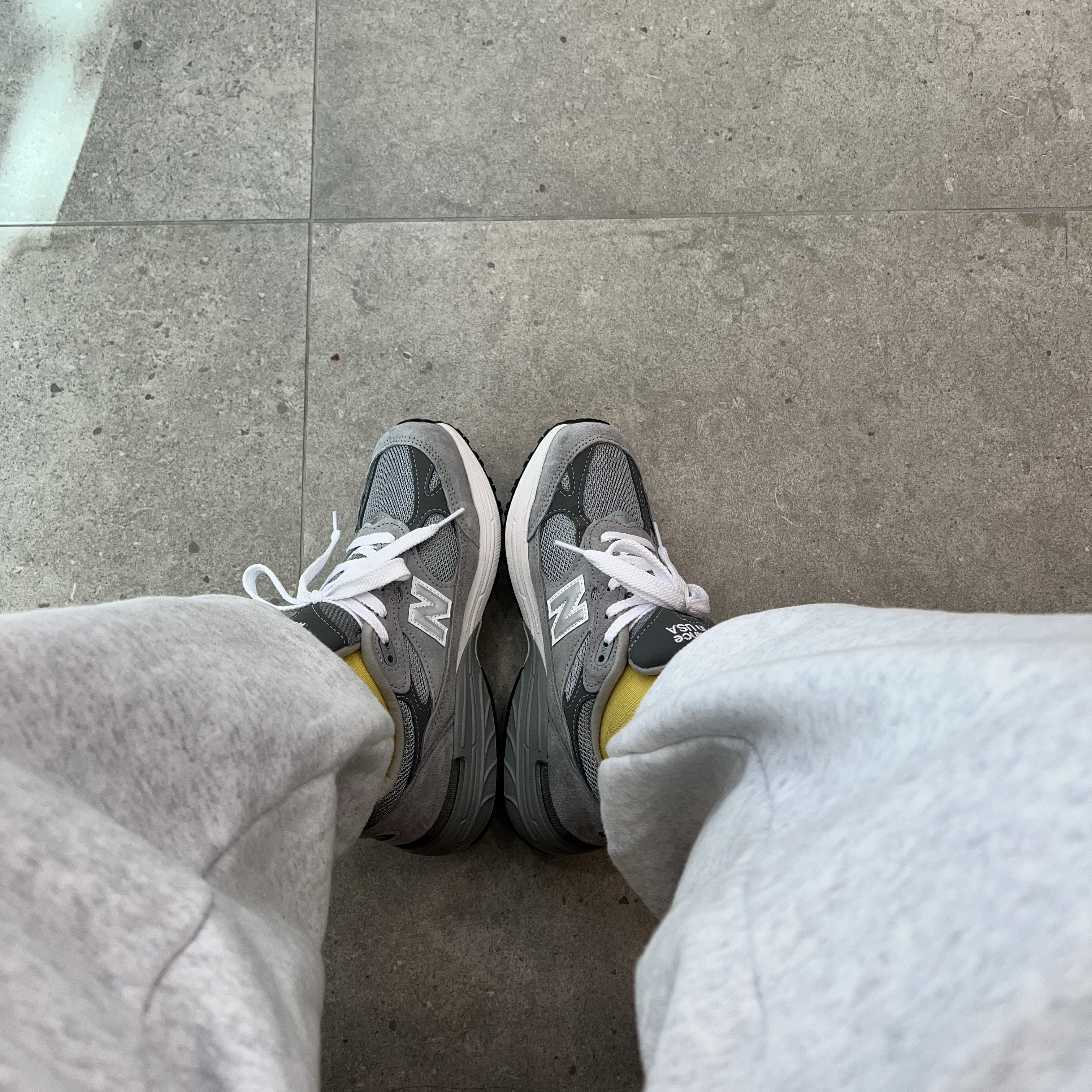 (W) New Balance 993 Made in USA Grey - B Standard 착용 스타일
