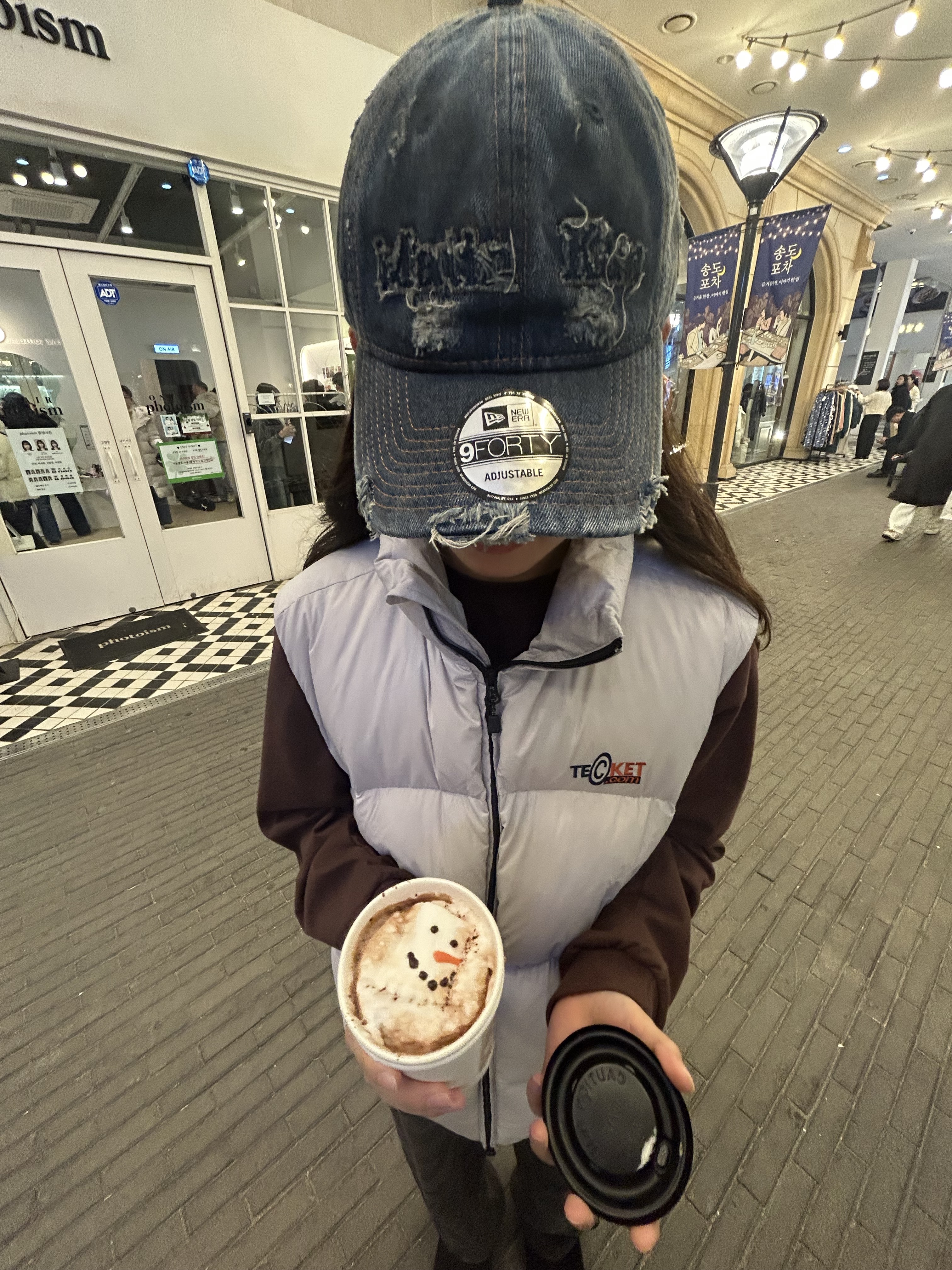 New Era x Matin Kim 940unst Denim Basic Ball Cap Dark Blue 착용 스타일