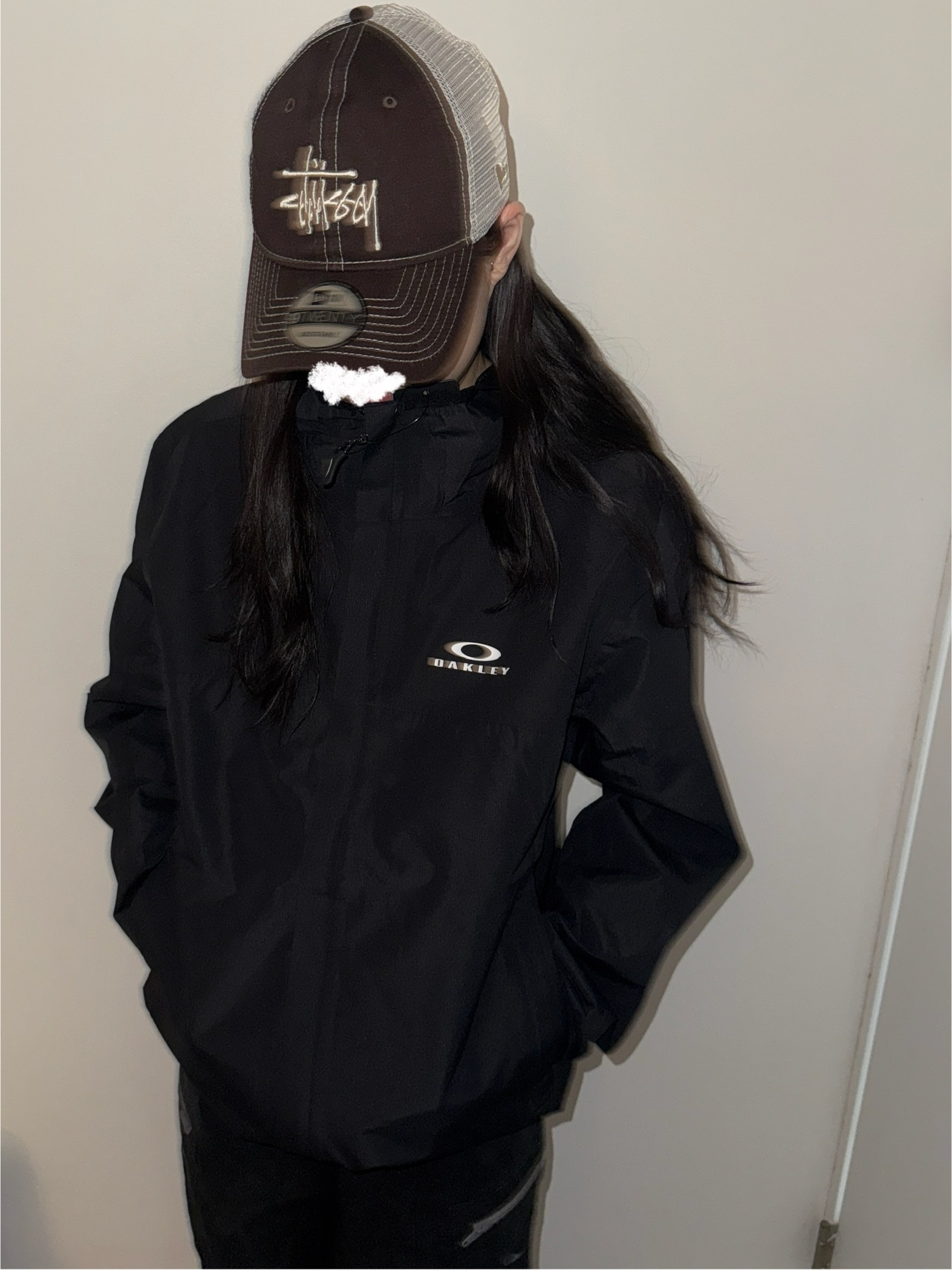 Oakley Elements Shell Jacket 2.0 Blackout, Stussy New Era 9twenty Basic Trucker Brown 착용 스타일