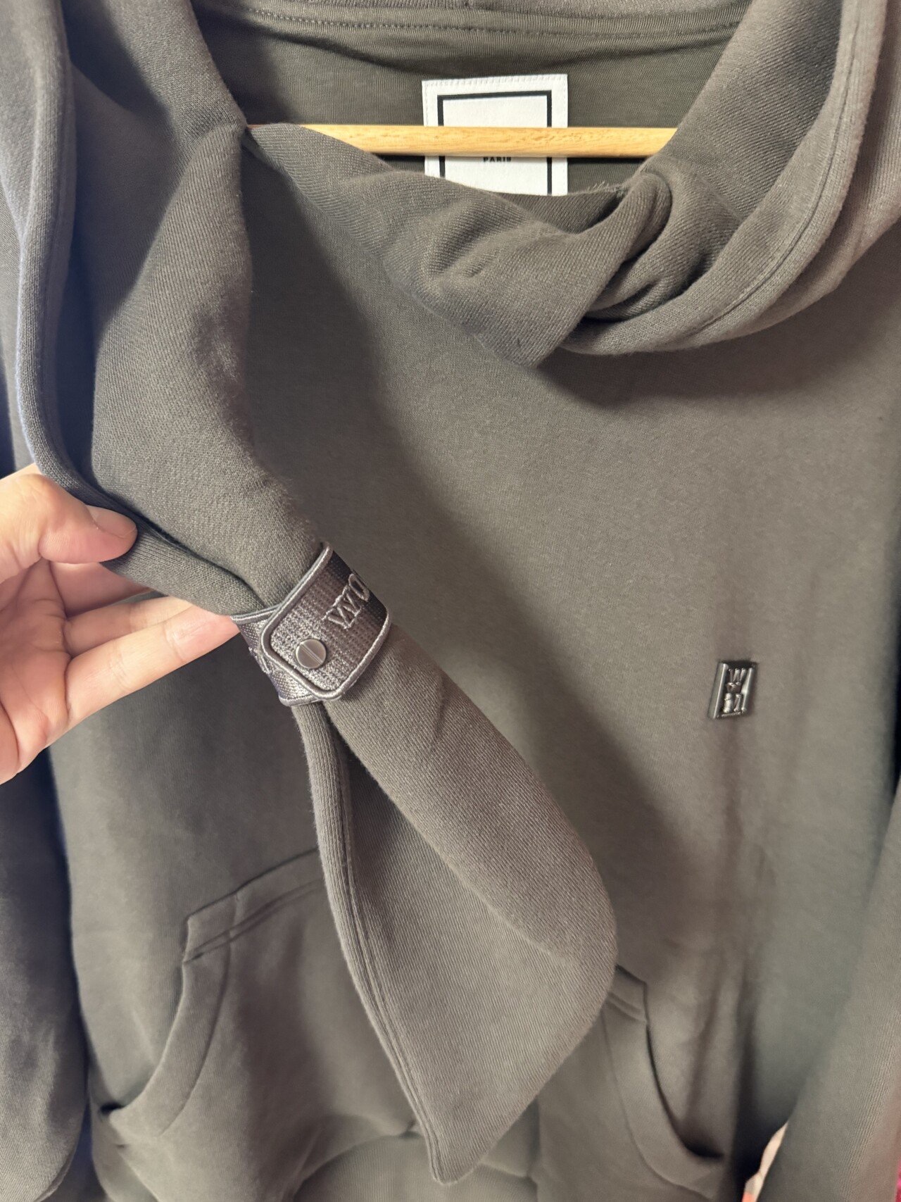 Wooyoungmi Grey Knot Detail Hooded T-Shirt Dark - 24FW 착용 스타일 - 6