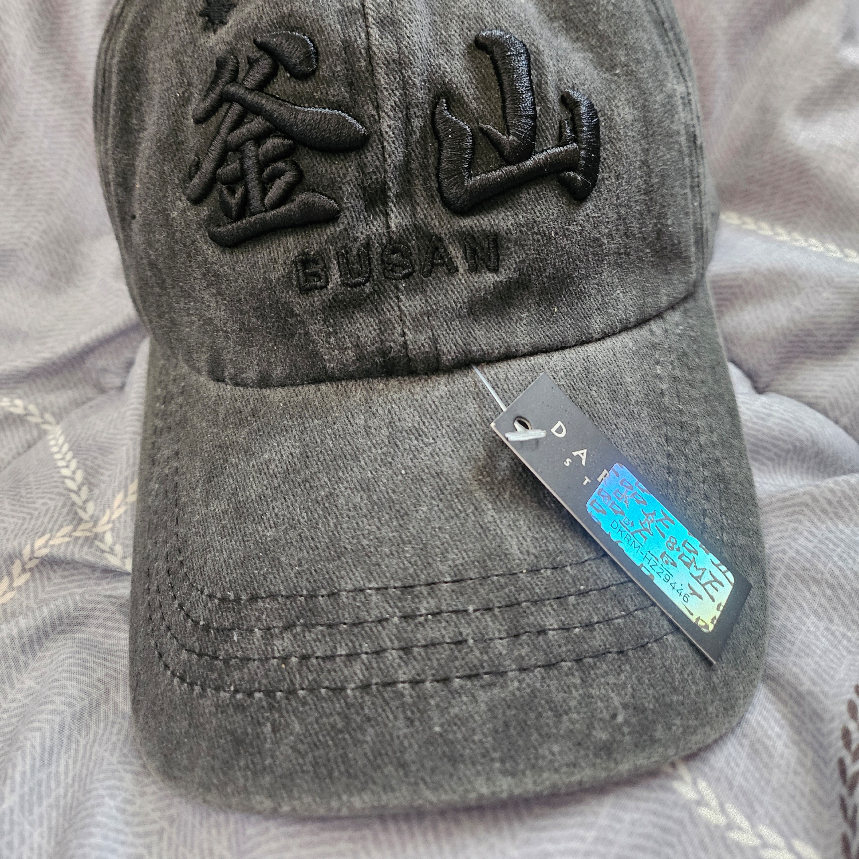 Darkr8m Studio Busan White Logo Cap 착용 스타일 - 1