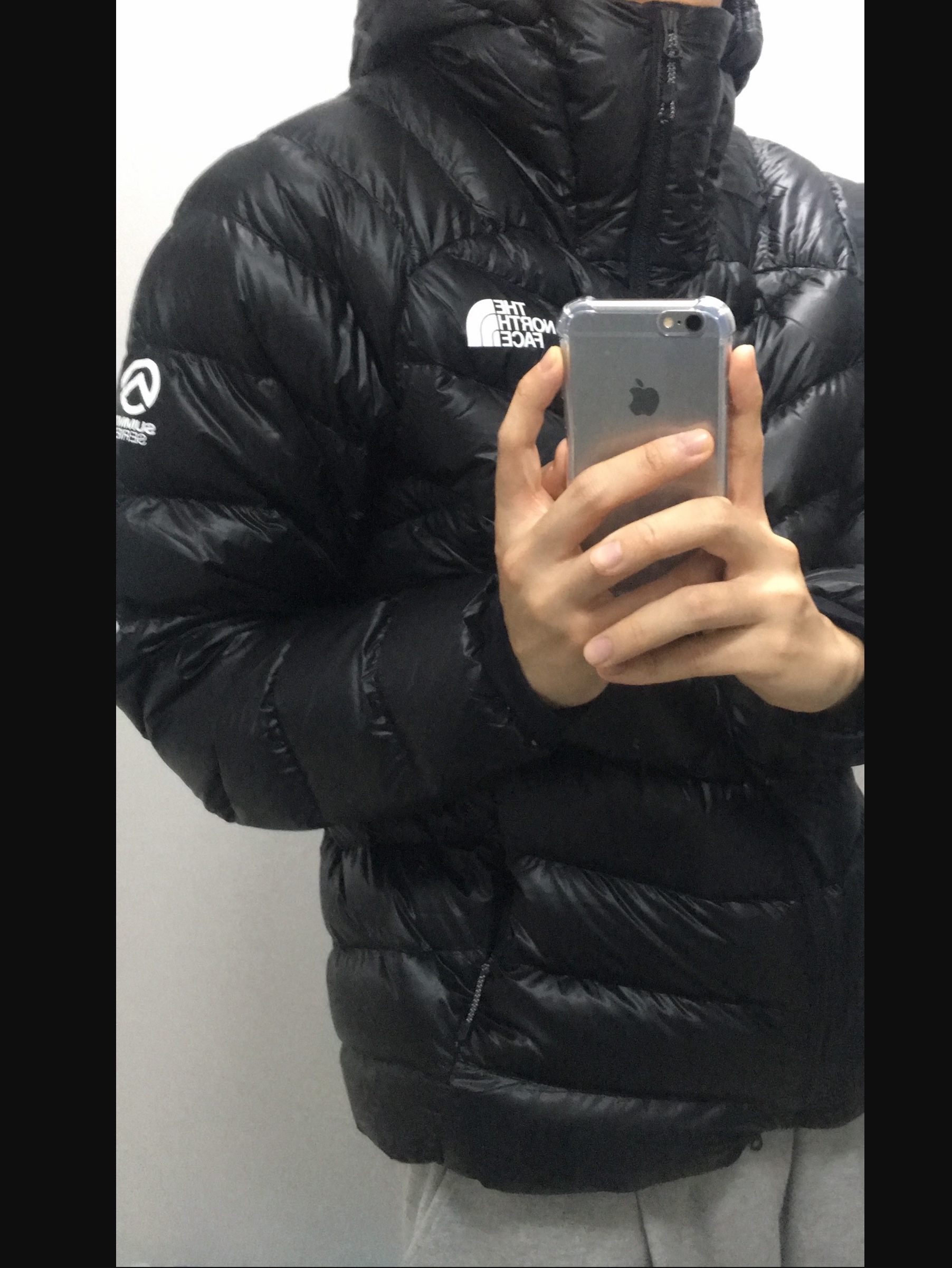 The North Face Summit Mattehorn RDS Down Jacket Real Black 착용 스타일