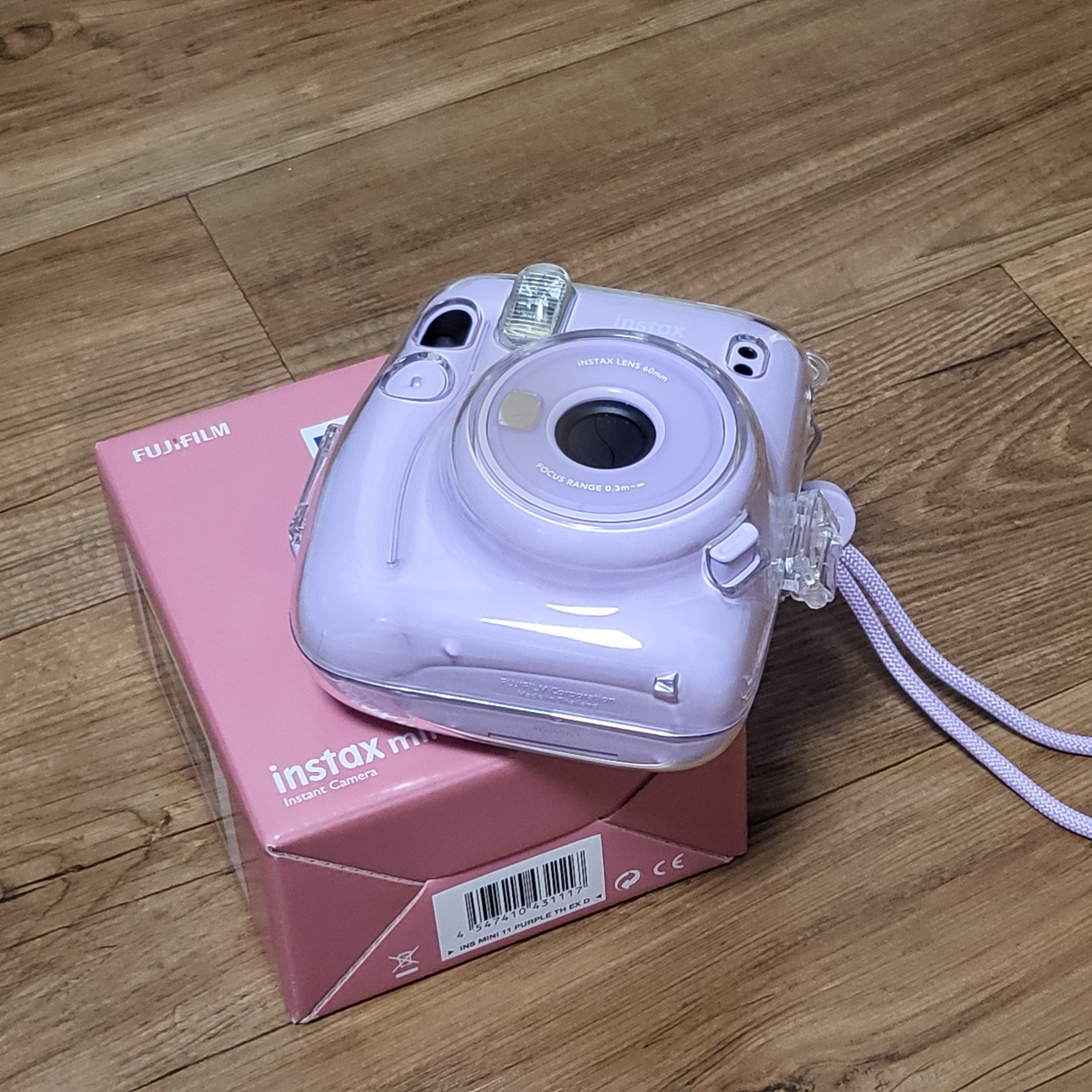 Fujifilm Instax Mini 11 Lilac Purple (Korean Ver.) 착용 스타일
