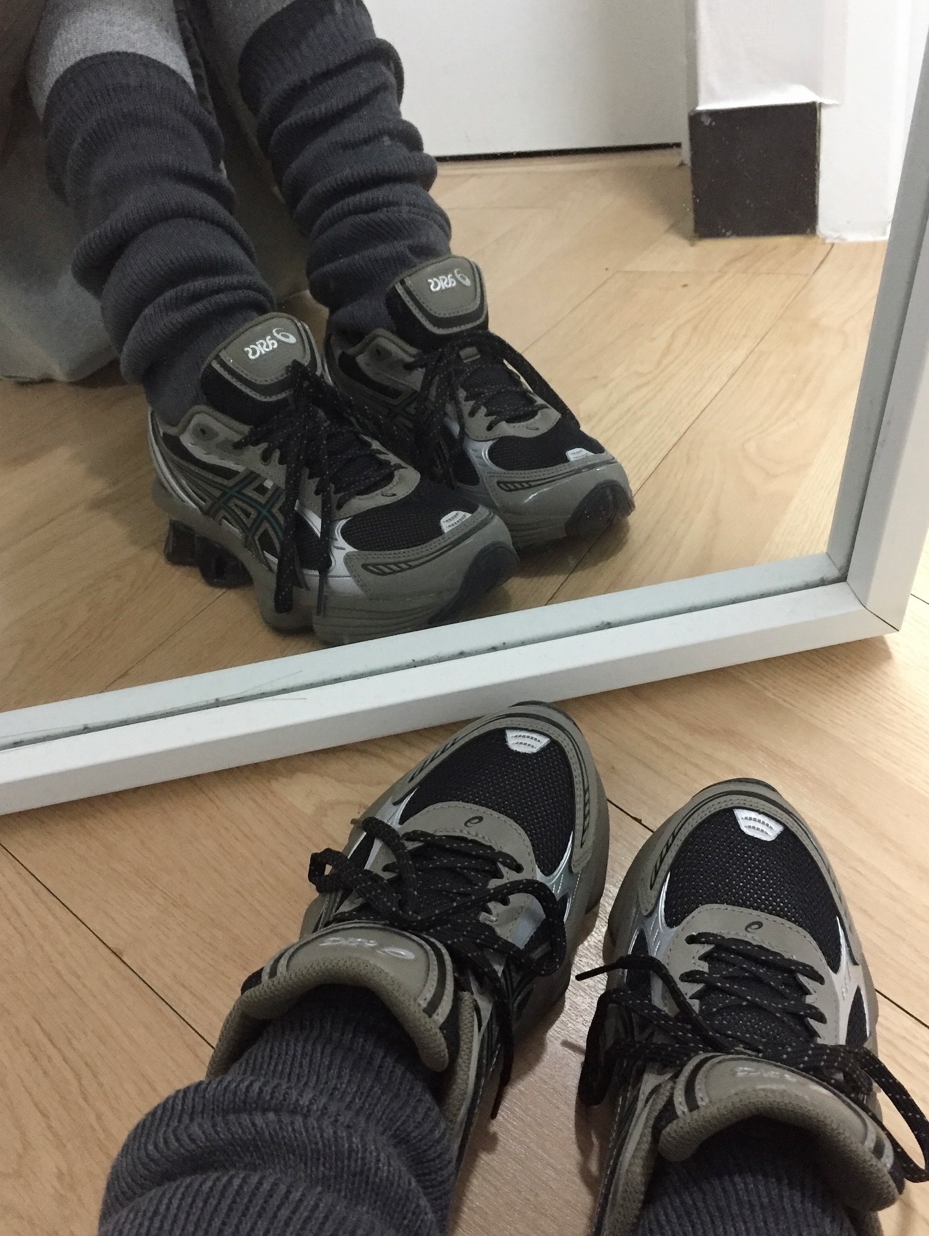 Asics Gel-Kinetic Fluent Black Dark Taupe 착용 스타일