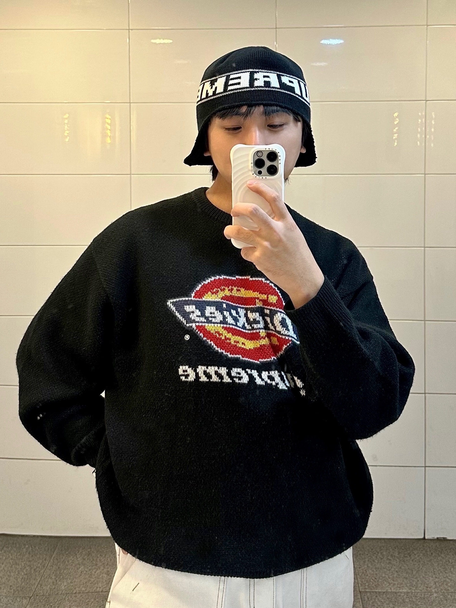 Supreme Earflap Beanie Black - 23FW, Supreme x Dickies Sweater Black - 22FW 착용 스타일 - 1
