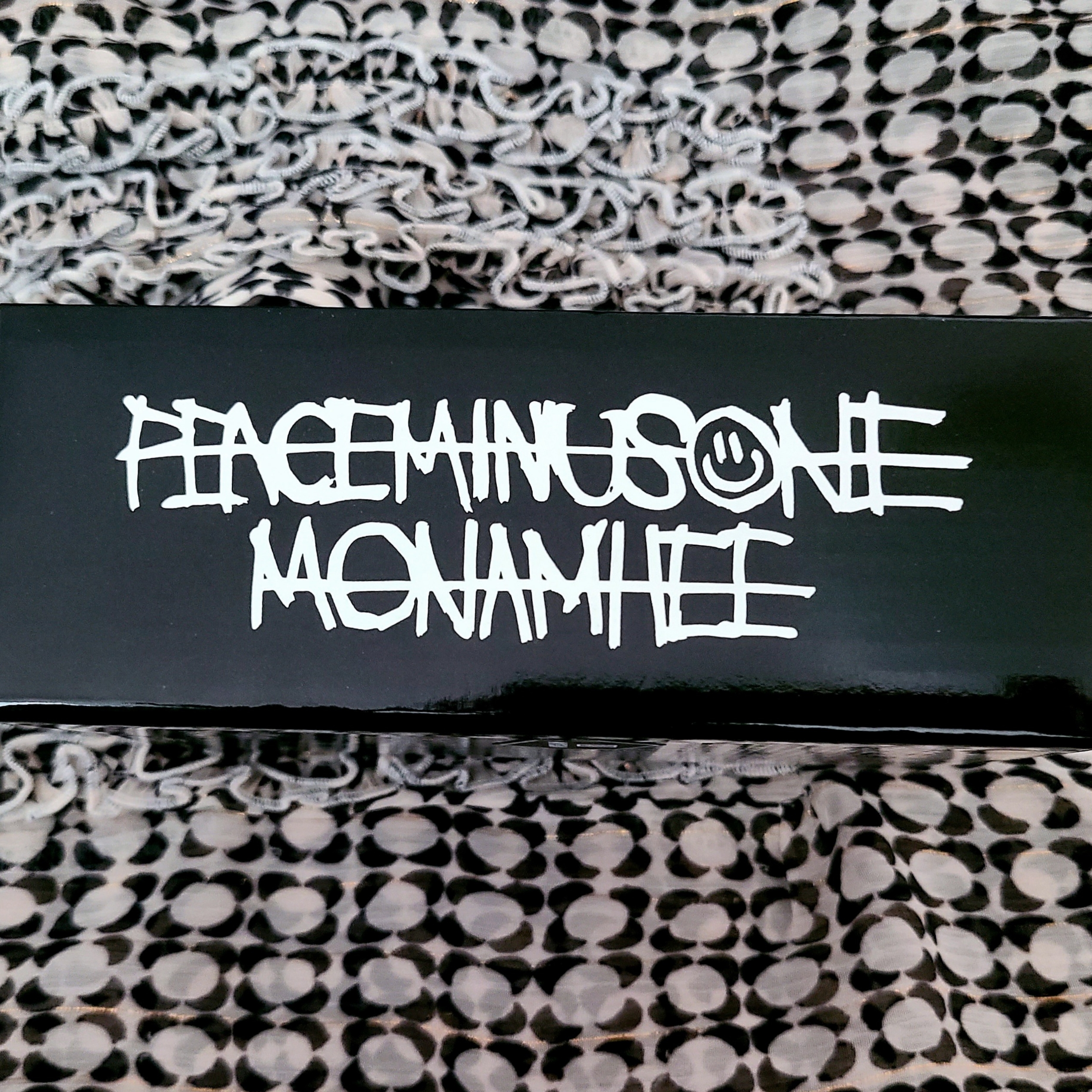 Monamhee x Peaceminusone Daihee Plush Keyring 착용 스타일 - 2
