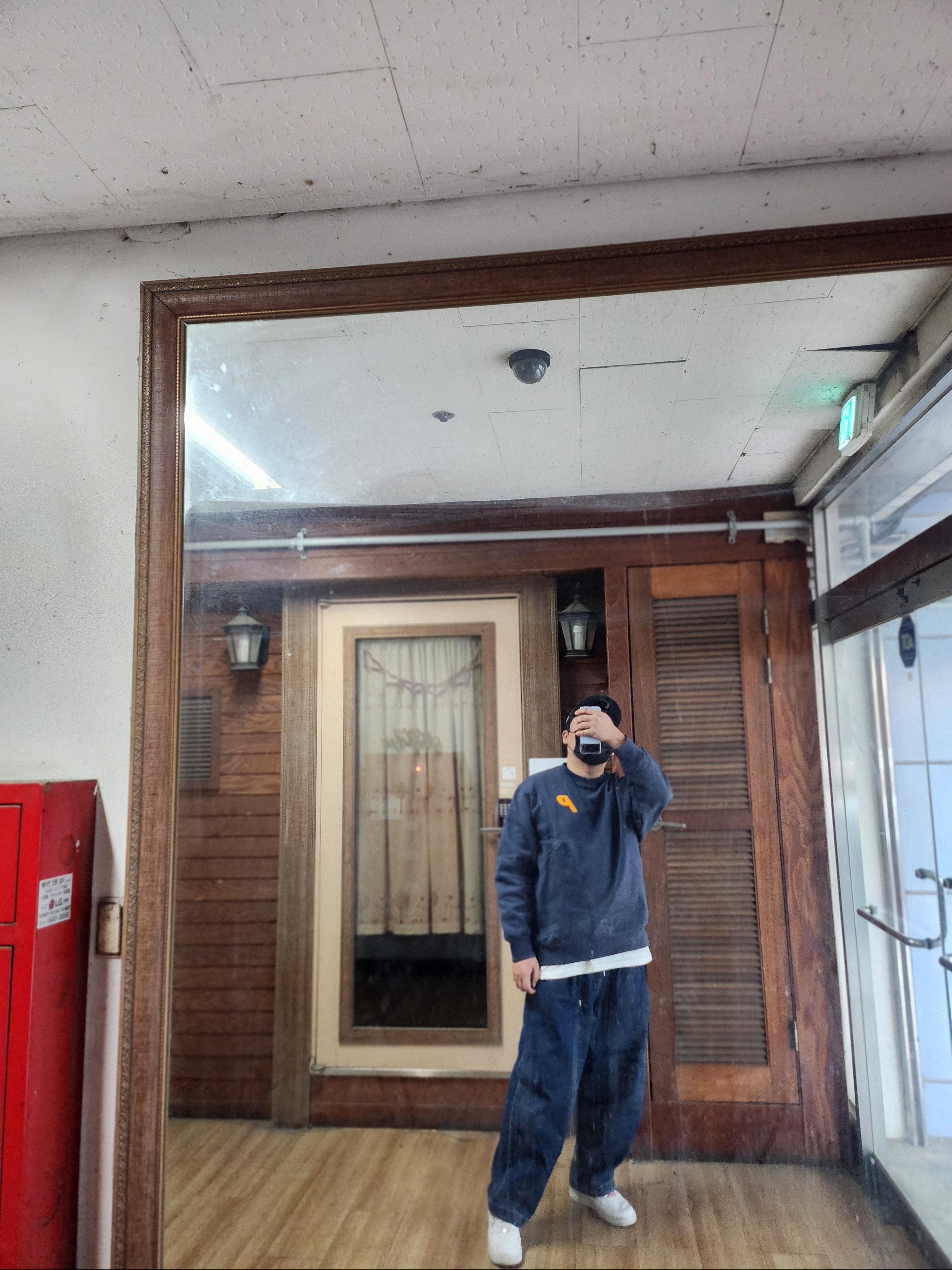 Palace Fleece Tri-Ferg Crew Navy - 23SS, Nike x Supreme Air Force 1 Low White 착용 스타일 - 1