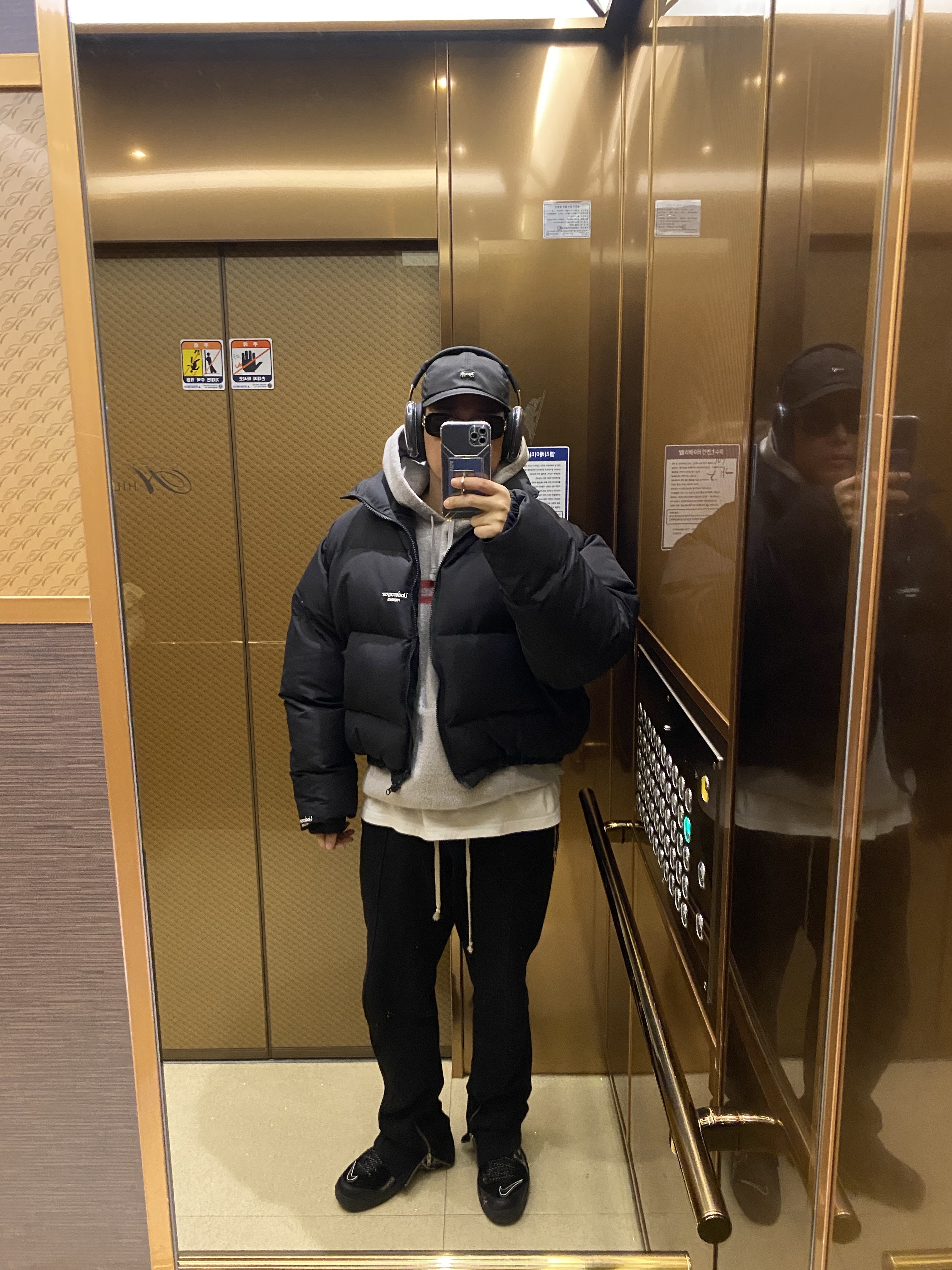 Apple AirPods Max USB C Midnight (Korean Ver.), Undermycar Mu.15 Anti Fxxking Logo Play Triple Logo Crop Padding Jacket Black 착용 스타일