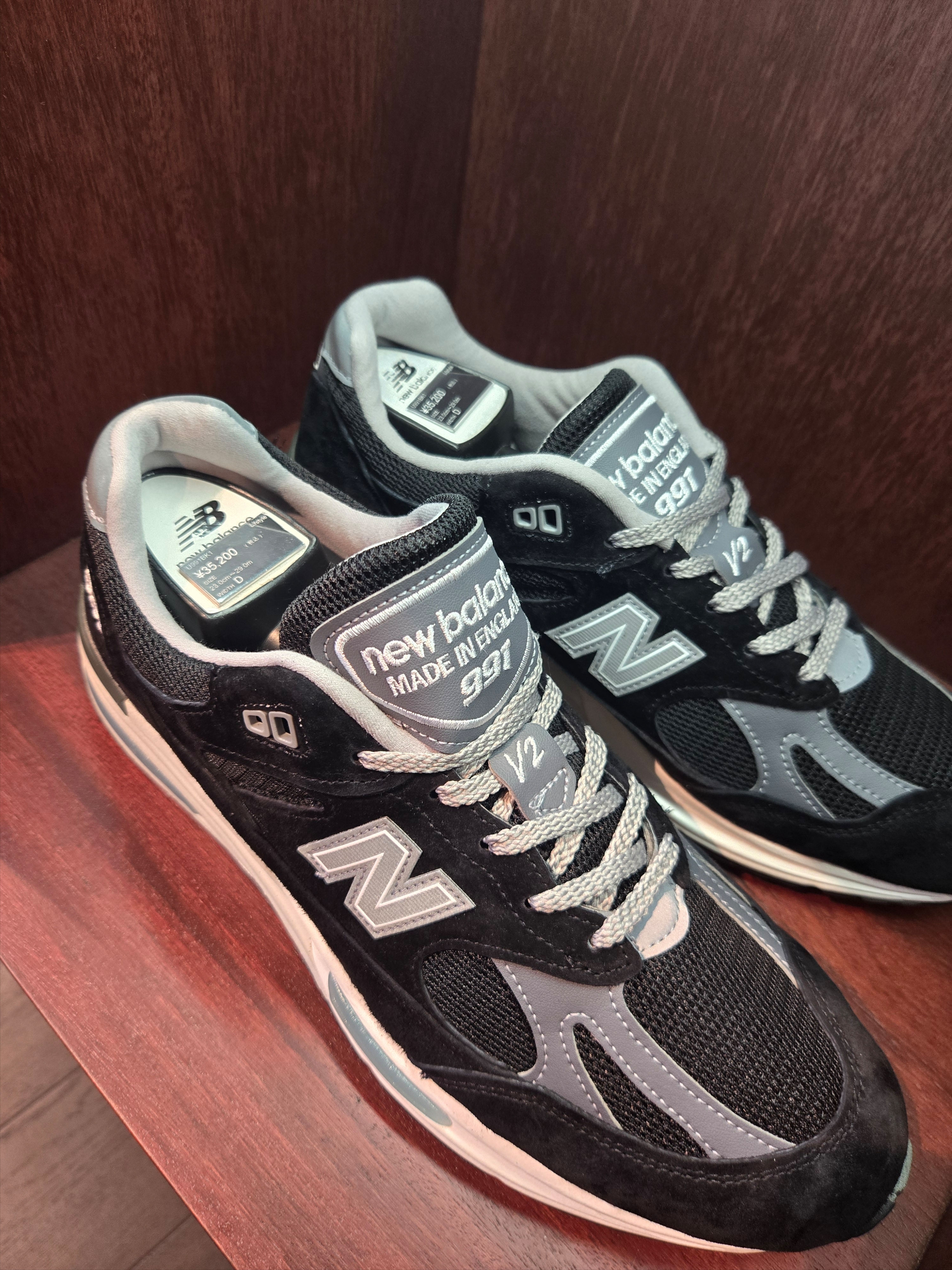 New Balance 991v2 Made in UK Black 착용 스타일