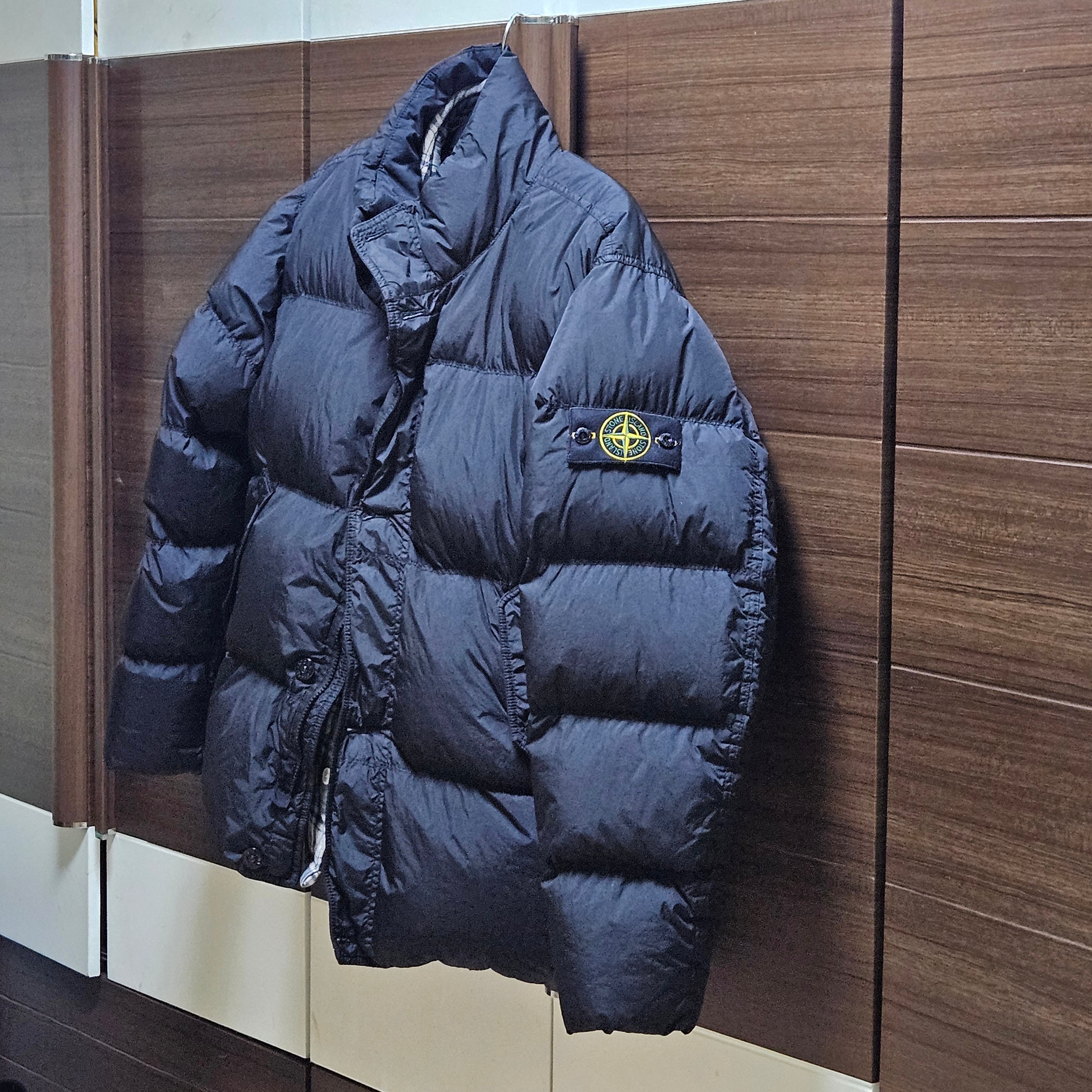 Stone Island 40123 Garment Dyed Crinkle Reps R-NY Down Jacket Black - 24FW 착용 스타일 - 2