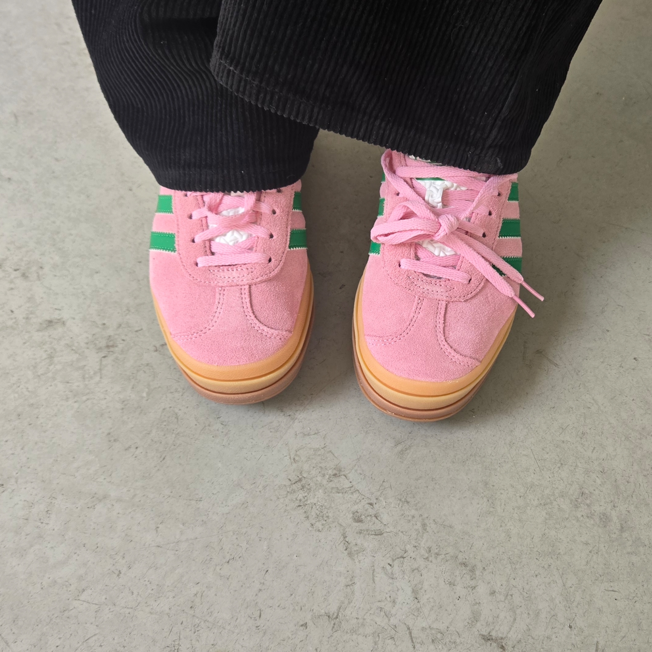 (W) Adidas Gazelle Bold True Pink Green 착용 스타일