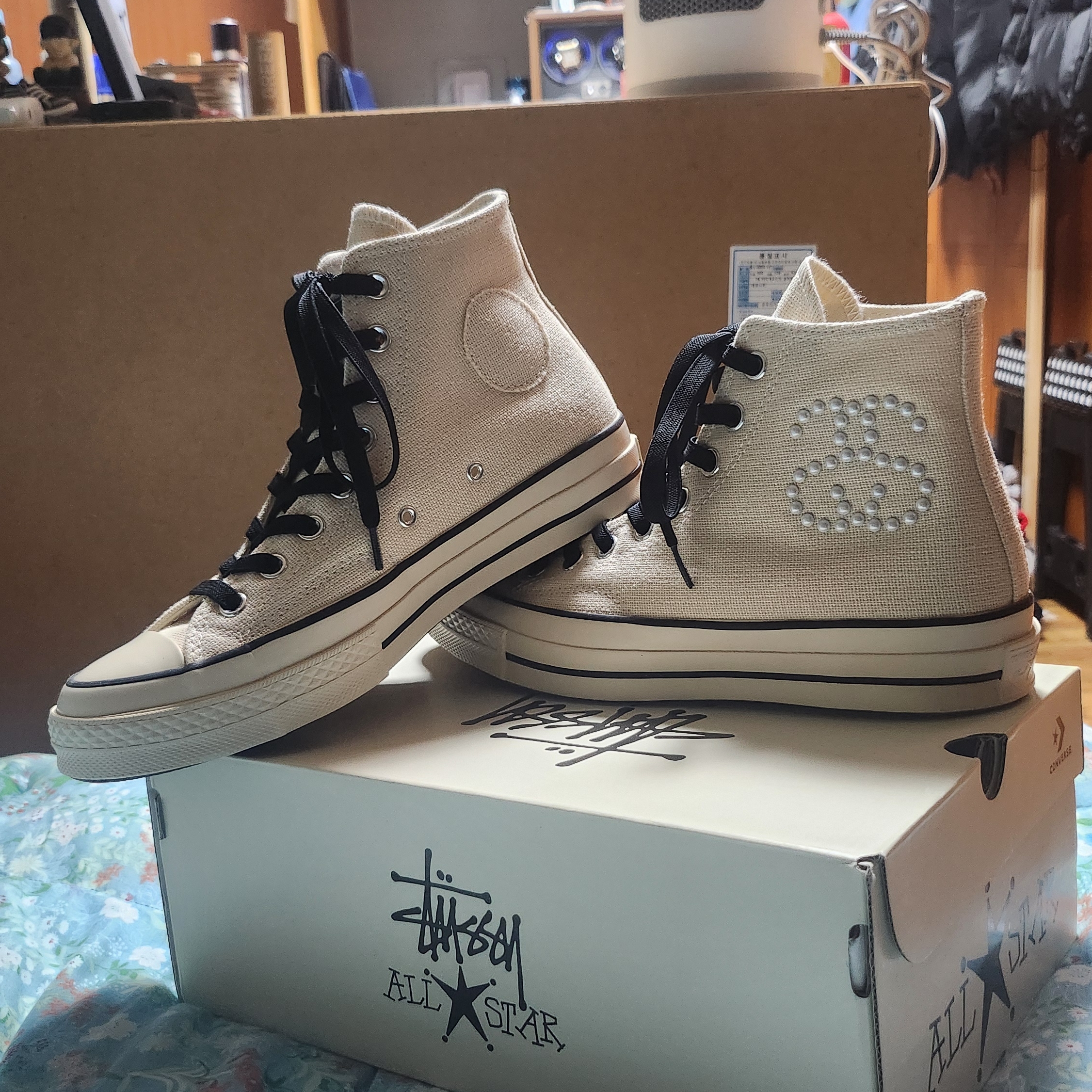 Converse x Stussy Chuck 70 High Natural Ivory 착용 스타일 - 1