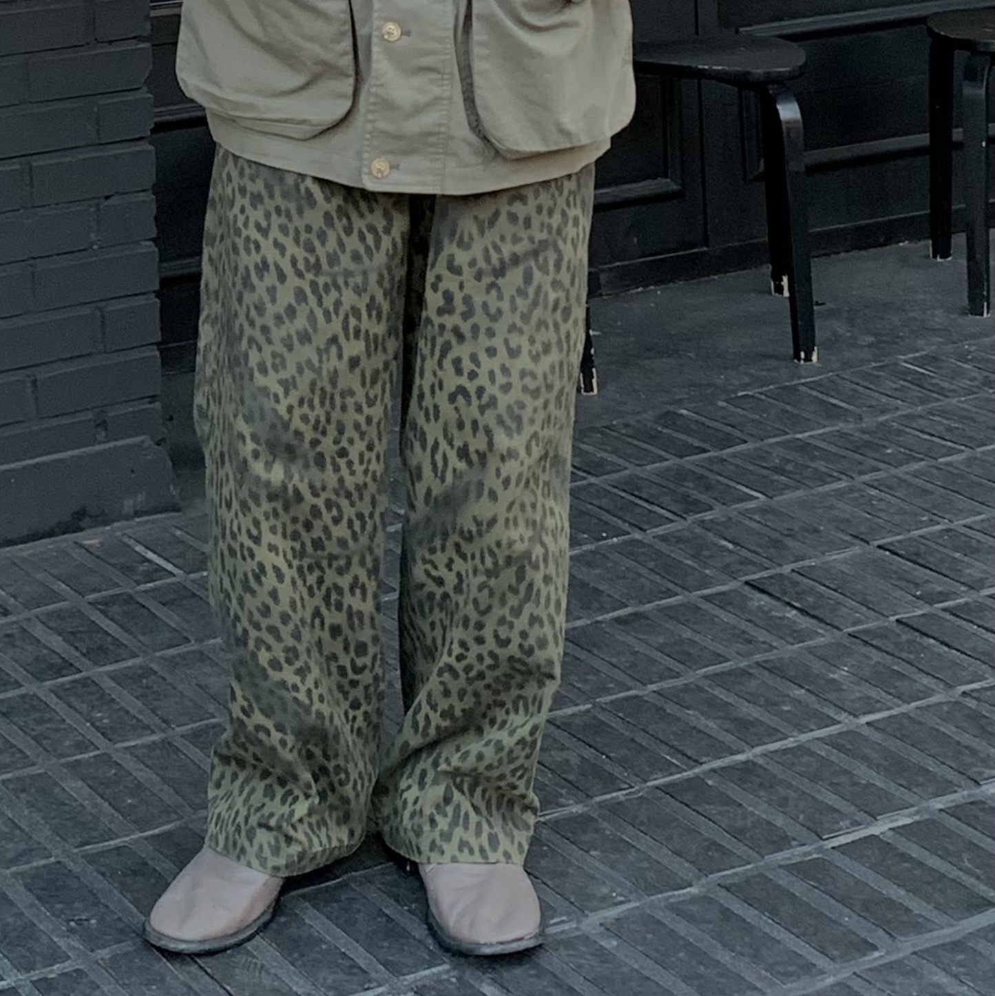 ersco Leopard Baggy Trousers Khaki 착용 스타일 - 2