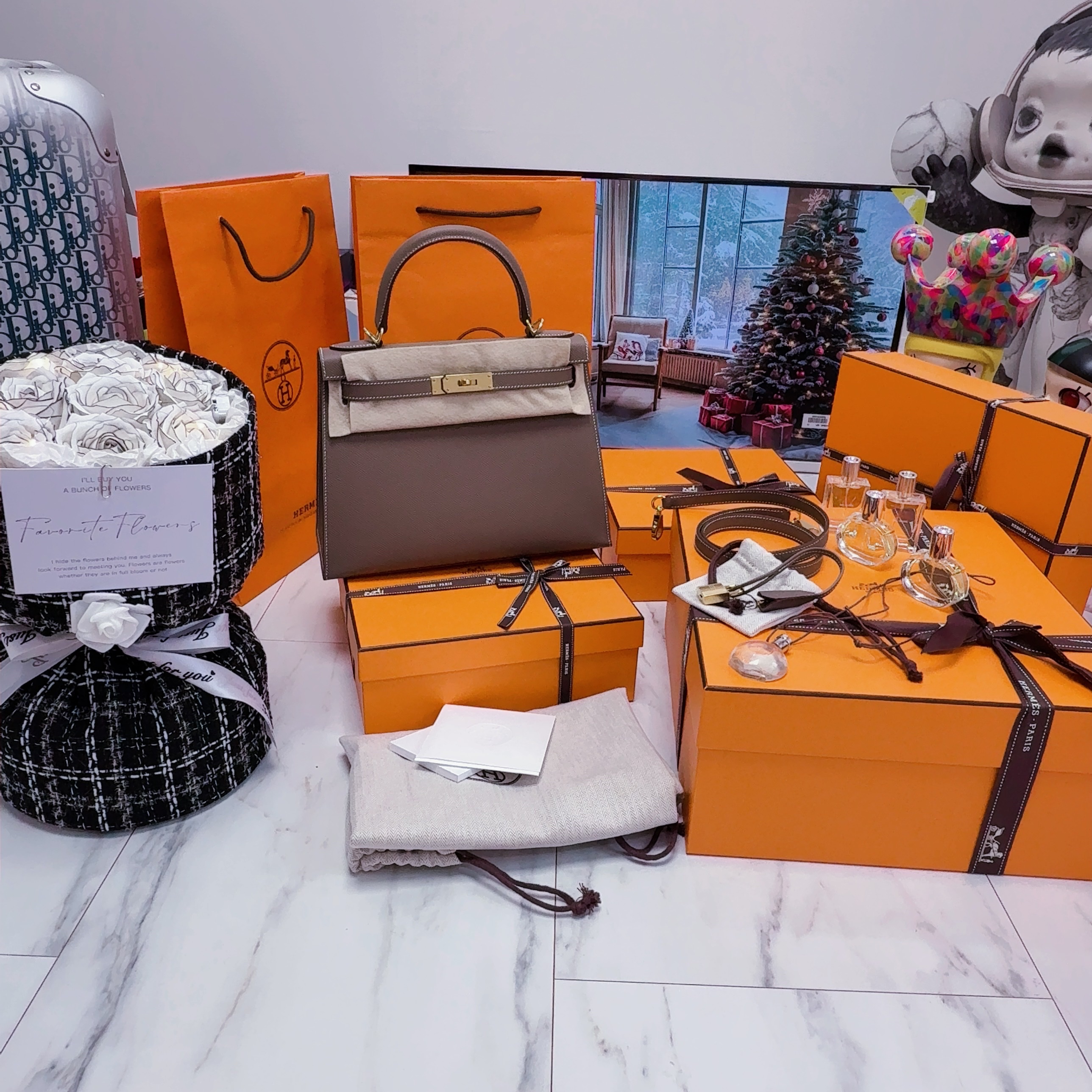 Hermes Kelly 28 Bag Sellier Epsom & Gold Etoupe 착용 스타일