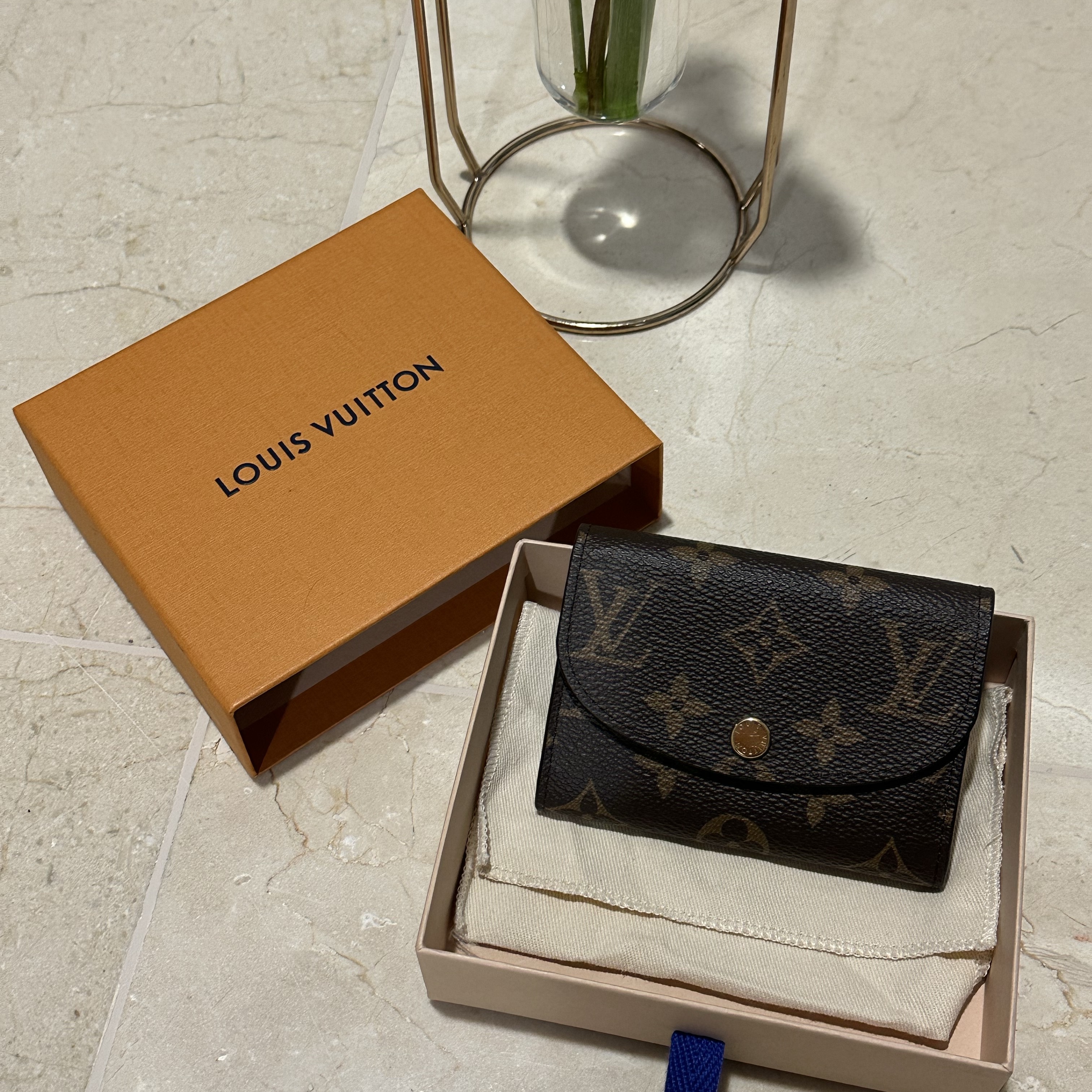 Louis Vuitton Rosalie Coin Purse Monogram Rose Ballerine 착용 스타일