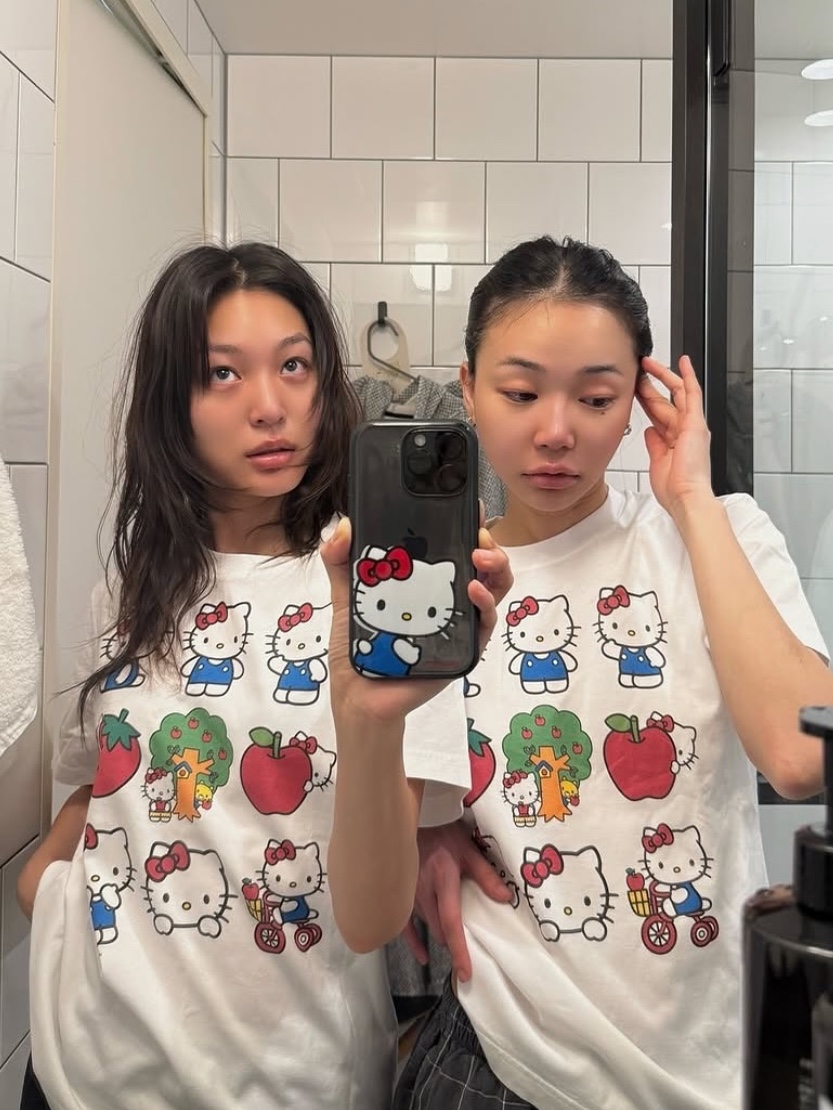 Summer Sonic x Hello Kitty T-Shirt White, BAPE Baby Milo x Hello Kitty T-Shirt White 착용 스타일 - 3