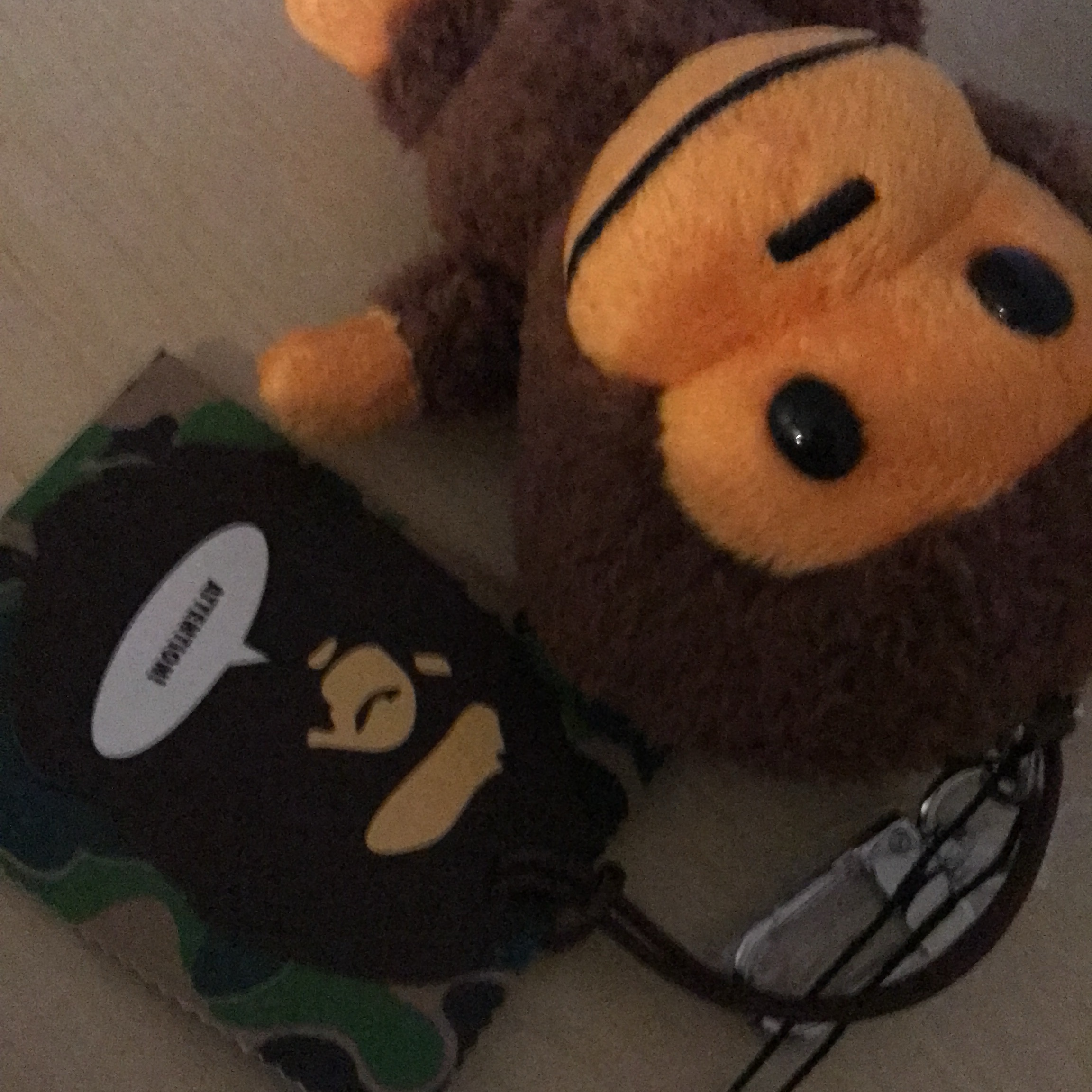 BAPE Baby Milo Plush Doll Key Chain 12cm Brown 착용 스타일