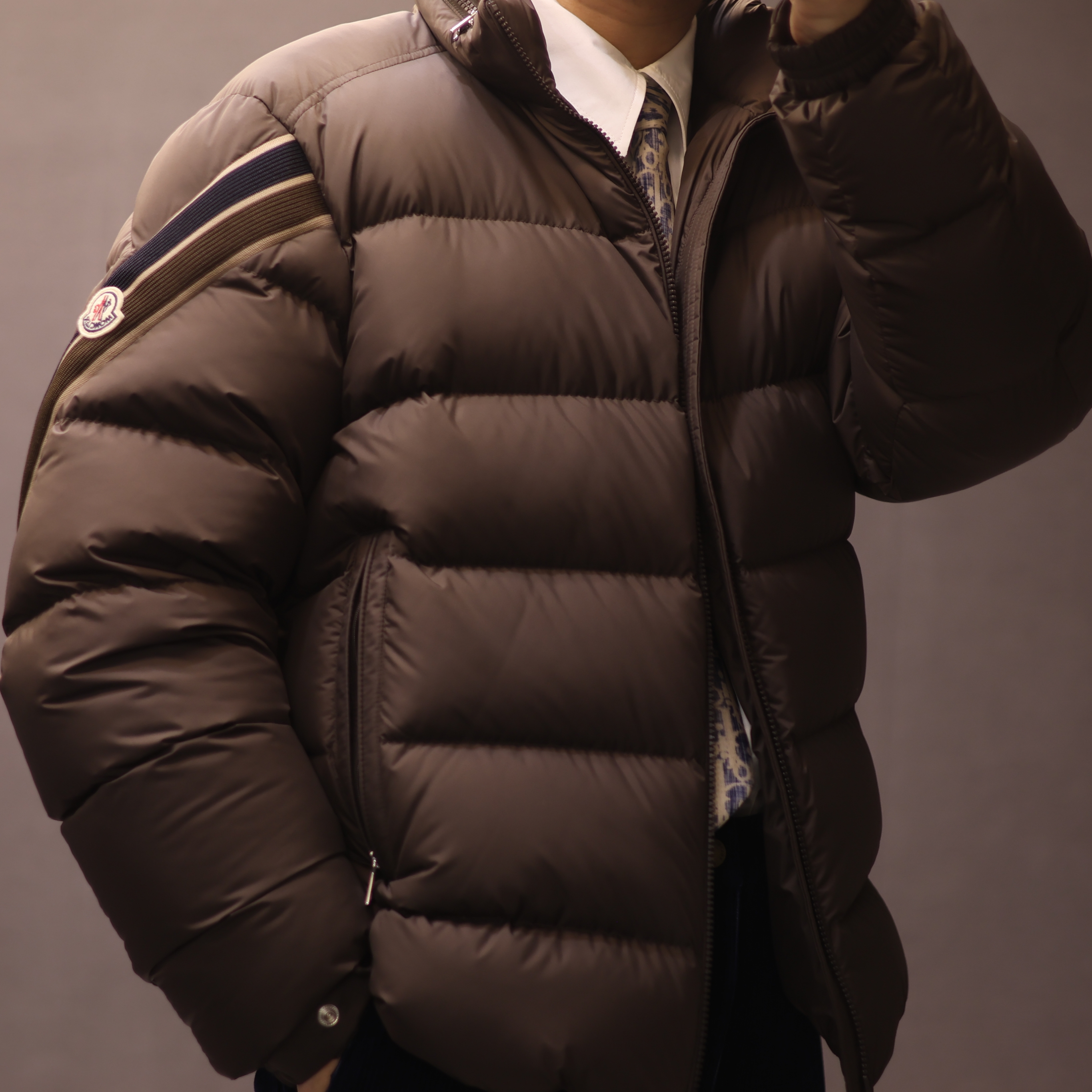 Moncler Solayan Short Down Jacket Dark Brown - 24FW 착용 스타일 - 1