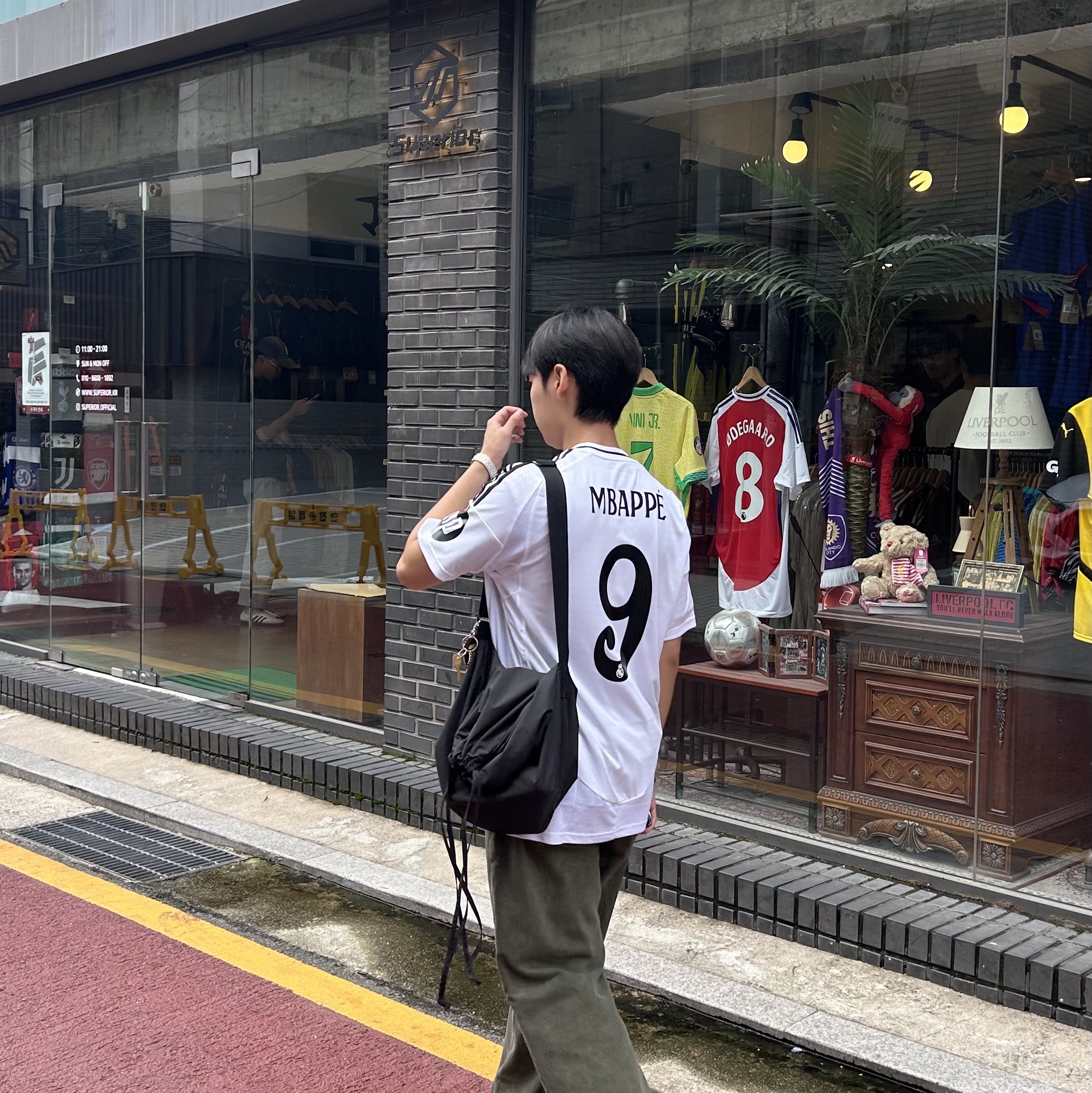 Adidas Real Madrid 2024/25 Home Jersey White - KR Sizing (Non Marking Ver.), Adidas Real Madrid 2023/24 Home Jersey White - KR Sizing (Non Marking Ver.) 착용 스타일 - 3
