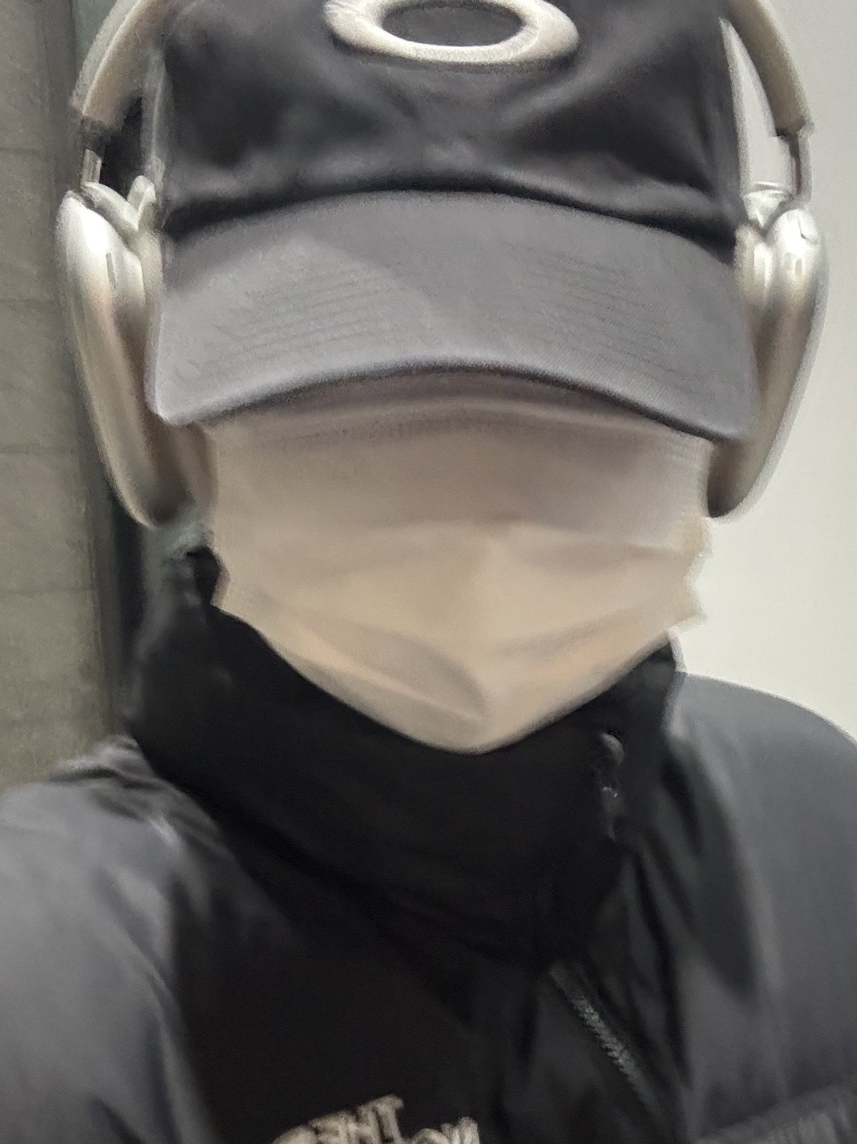 Oakley Remix Dad Hat Blackout, Apple AirPods Max Lightning Silver (Korean Ver.) 착용 스타일 - 2