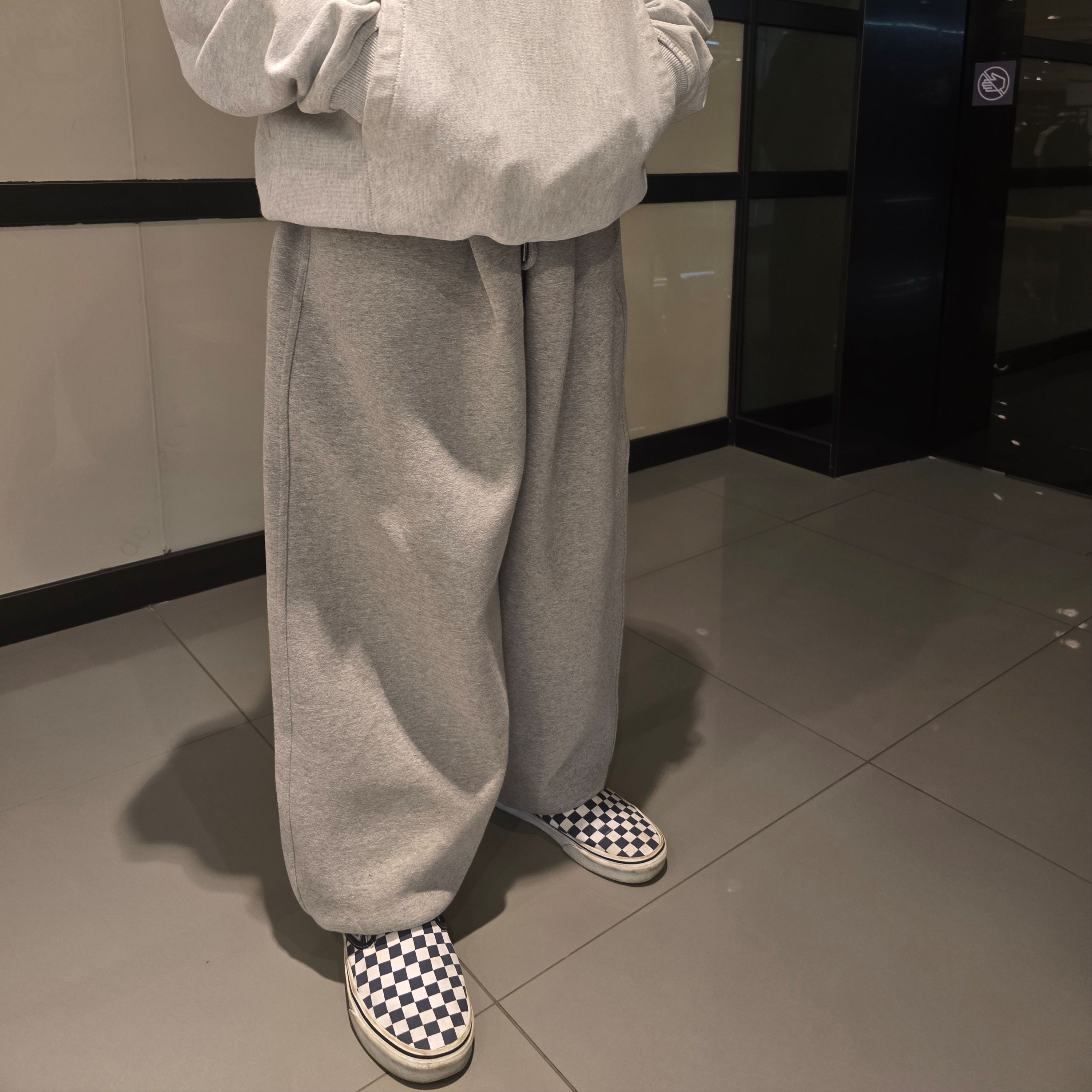 Undermycar Mu.03 Anti Fxxking Logo Play Oversized Sweat Jogger Melange Gray 착용 스타일 - 1