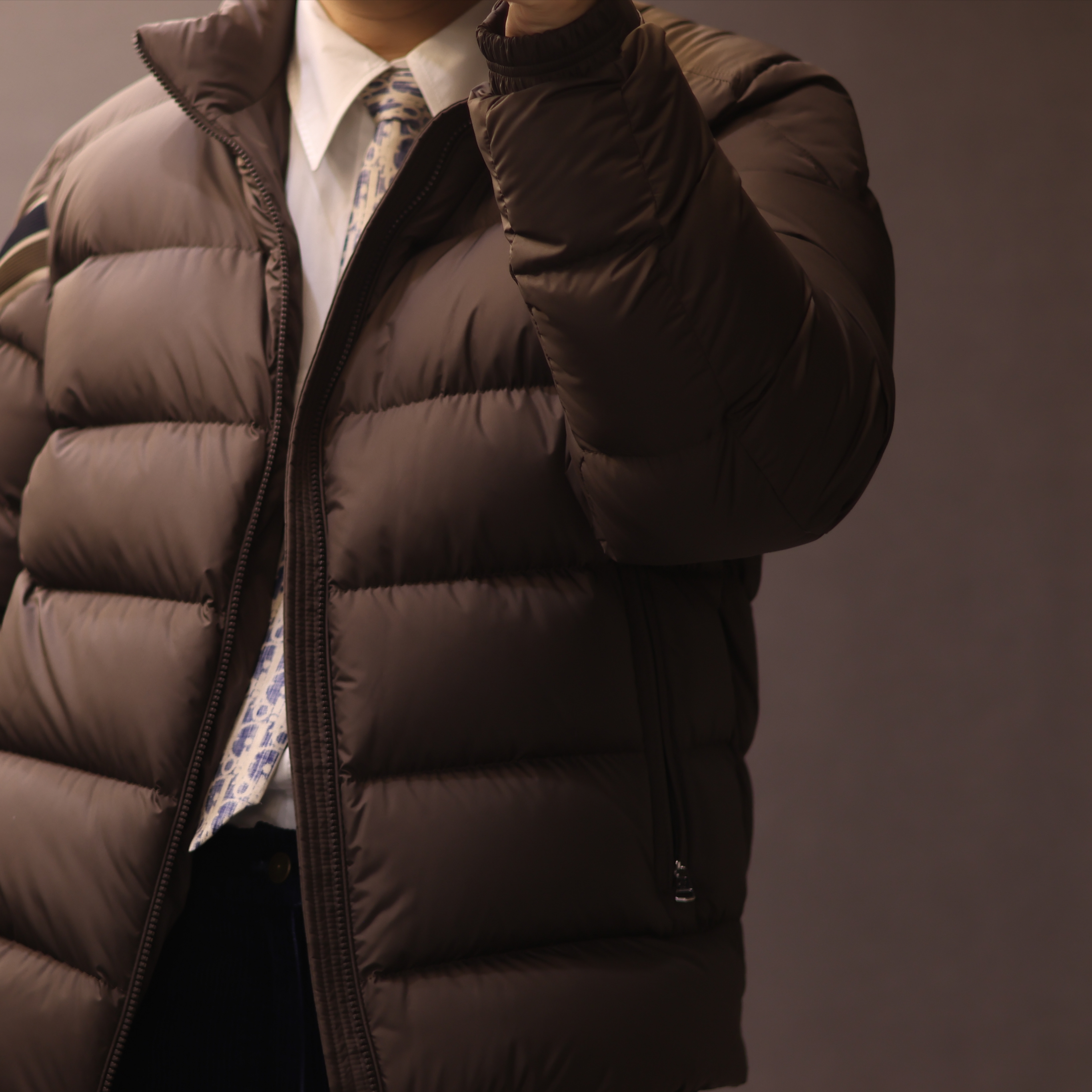 Moncler Solayan Short Down Jacket Dark Brown - 24FW 착용 스타일 - 2