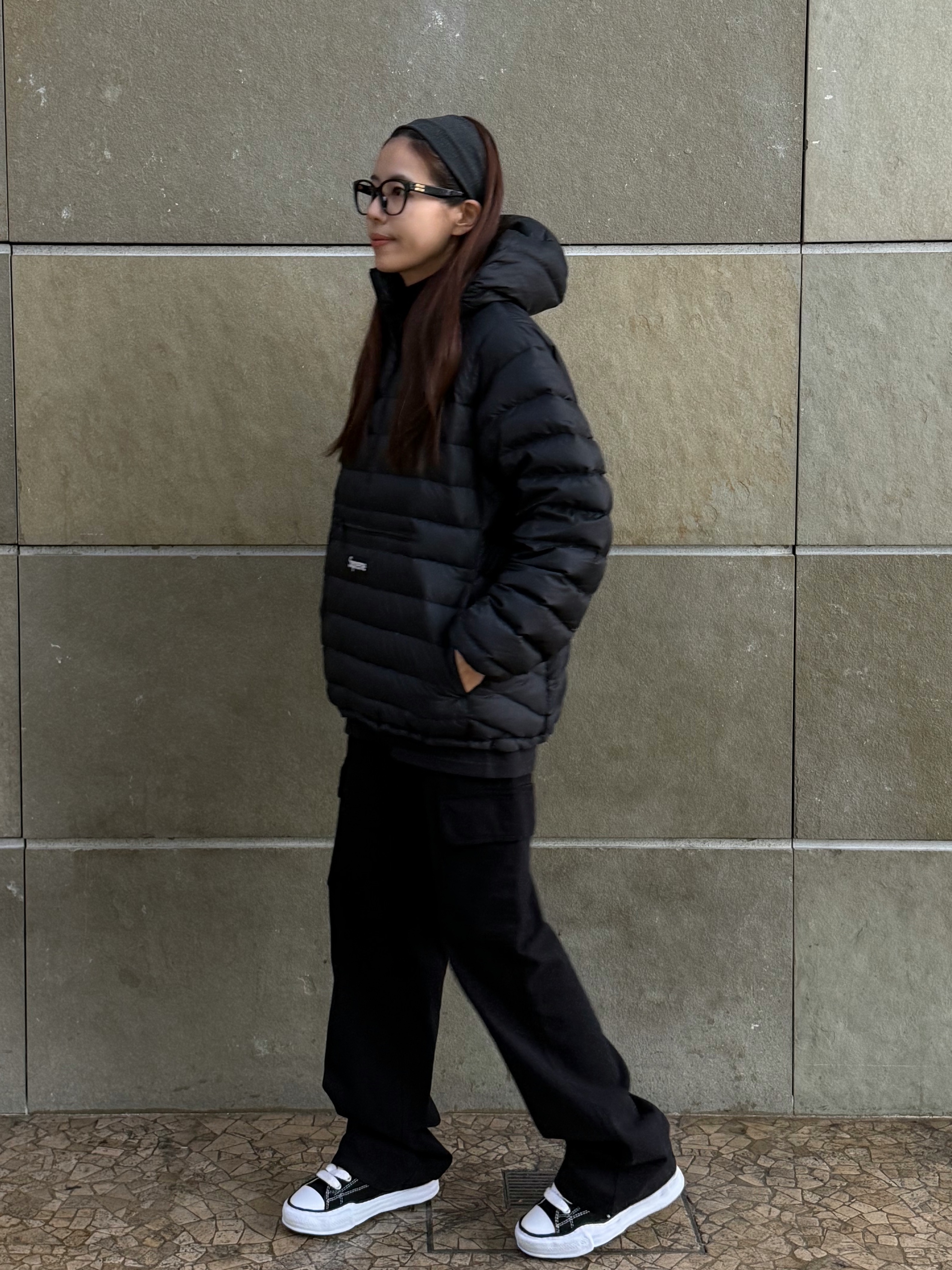 Supreme Micro Down Half Zip Hooded Pullover Black - 24FW, Supreme Grinch T-Shirt Black - 24FW 착용 스타일 - 2