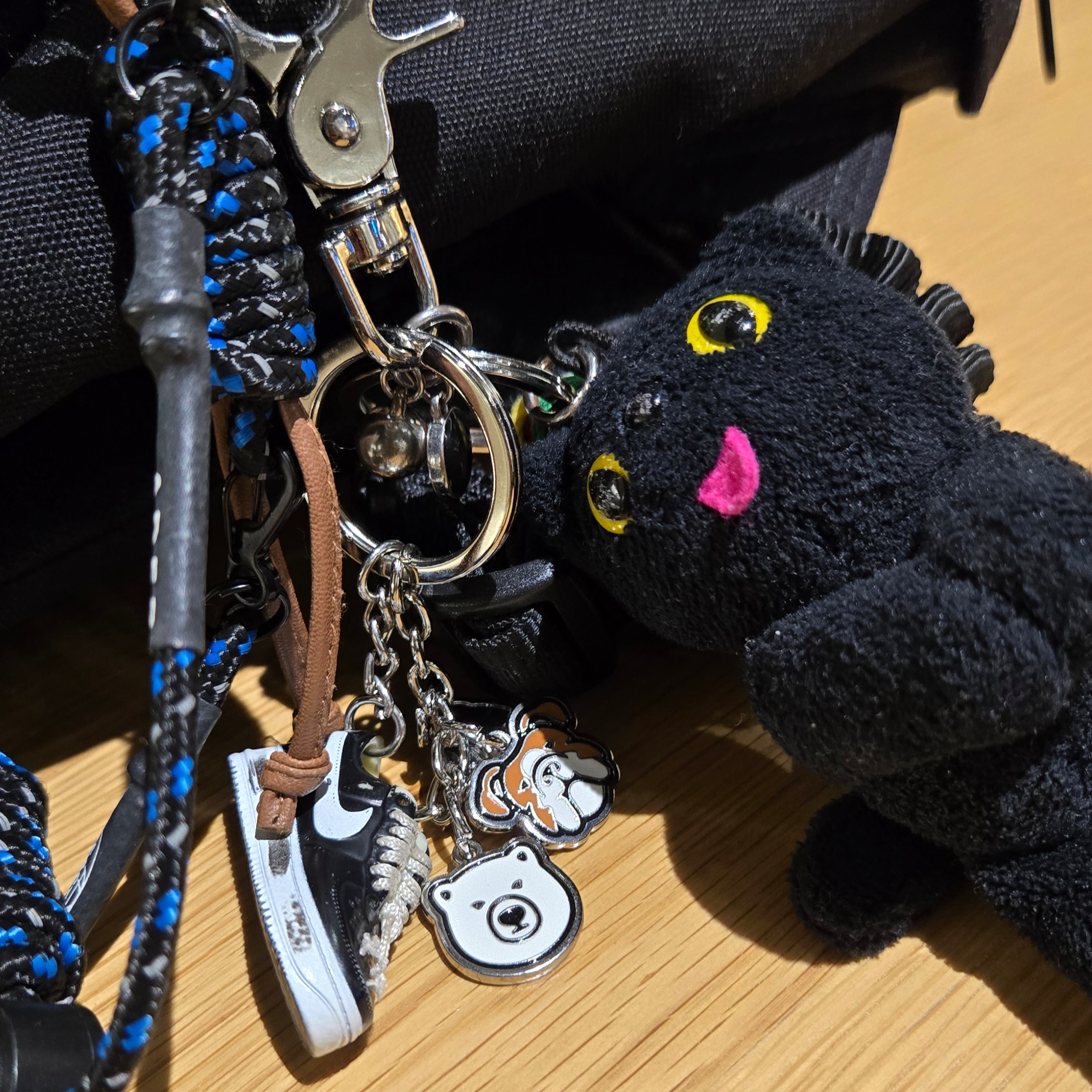 Comfort Piyong Keyring Black, Ader Error x Eastpak Pak’r Backpack Black 착용 스타일