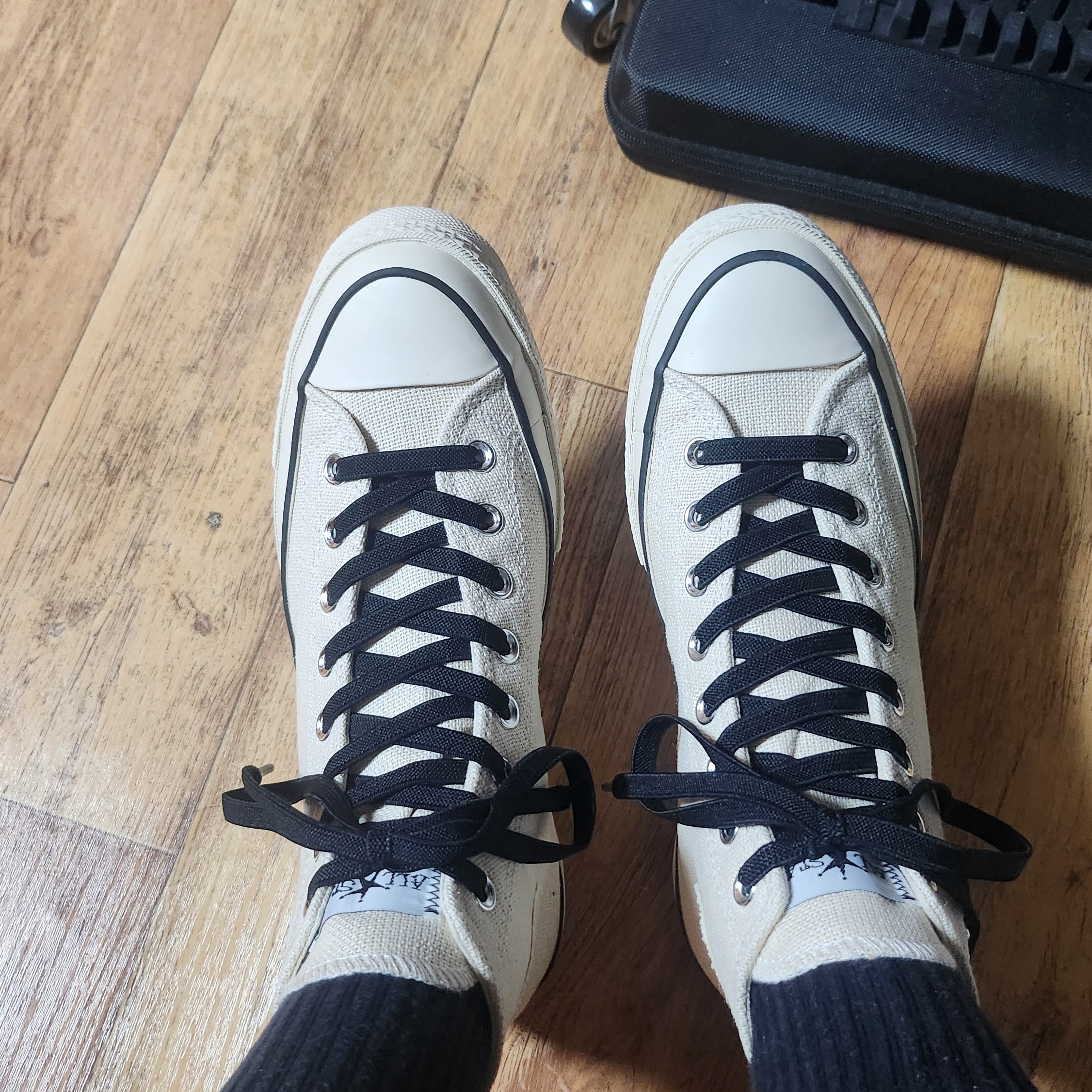 Converse x Stussy Chuck 70 High Natural Ivory 착용 스타일 - 2