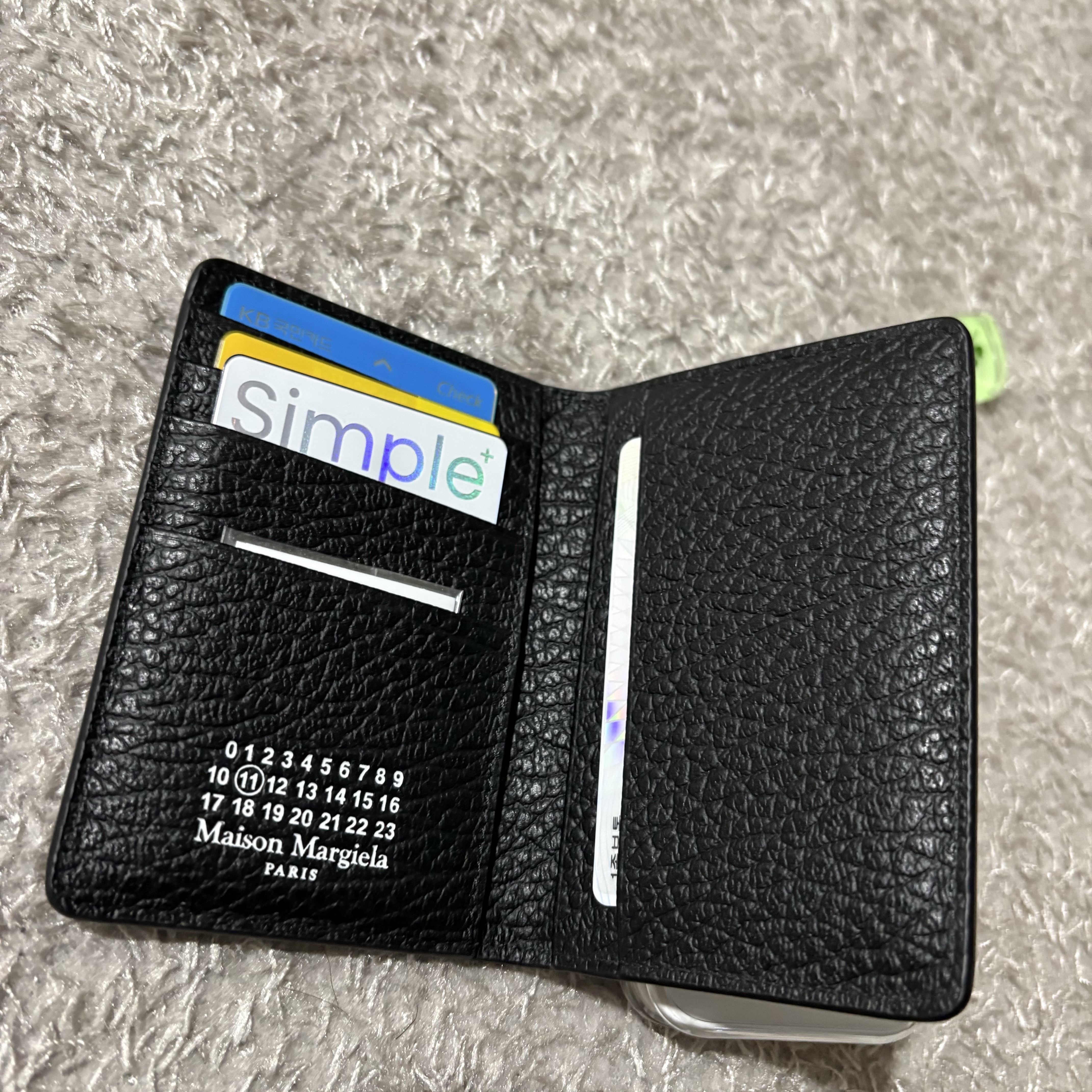 Maison Margiela Leather Bi-Fold Card Holder Black 착용 스타일 - 2