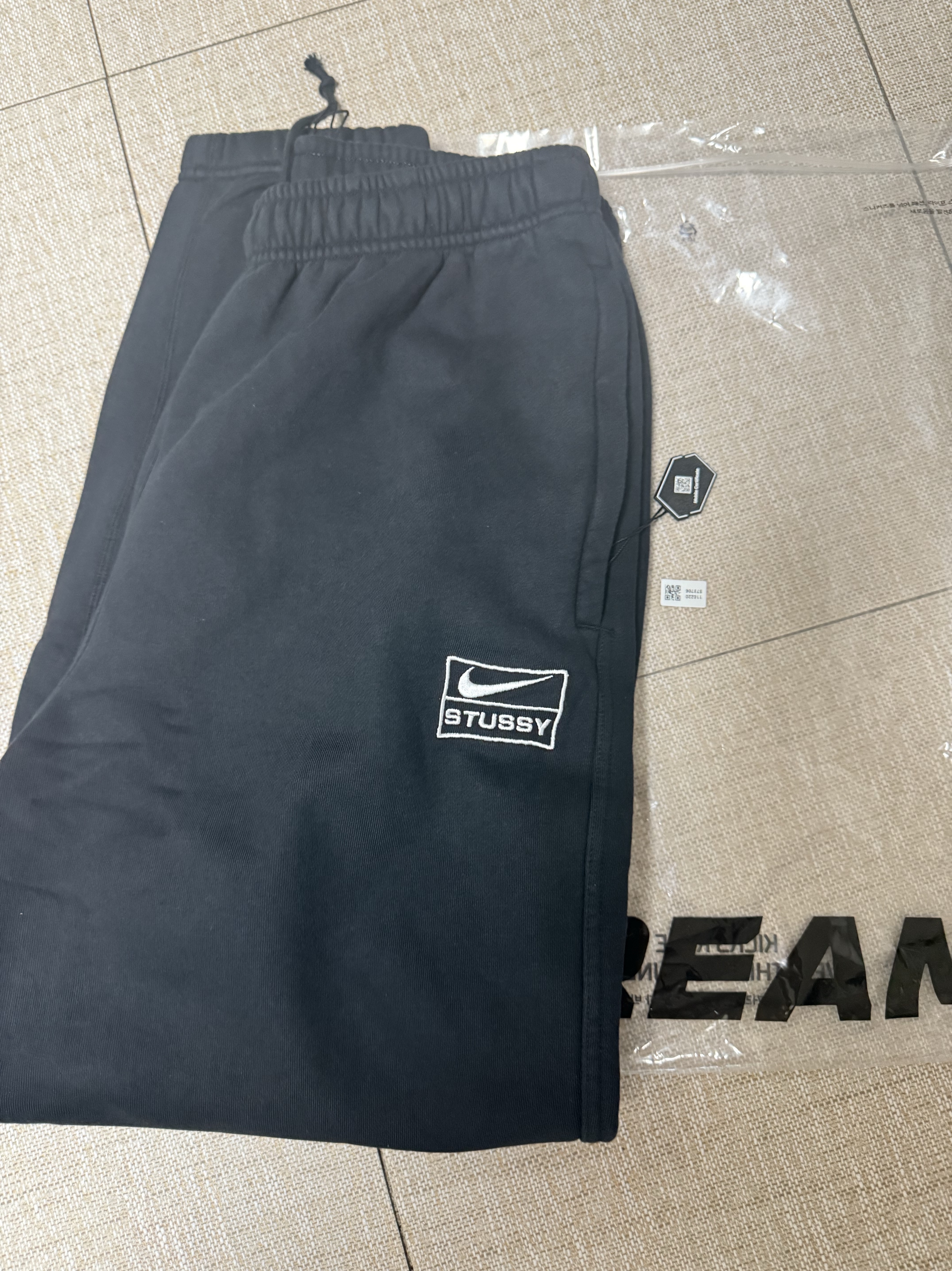 Nike x Stussy Washed Fleece Pants Black (FN5235-010) 착용 스타일